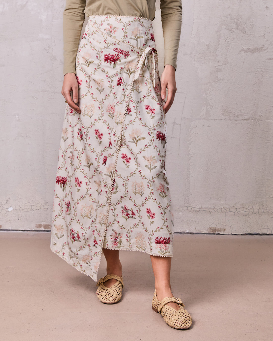 Mock Wrap Edged Detail Skirt-Floral Vines