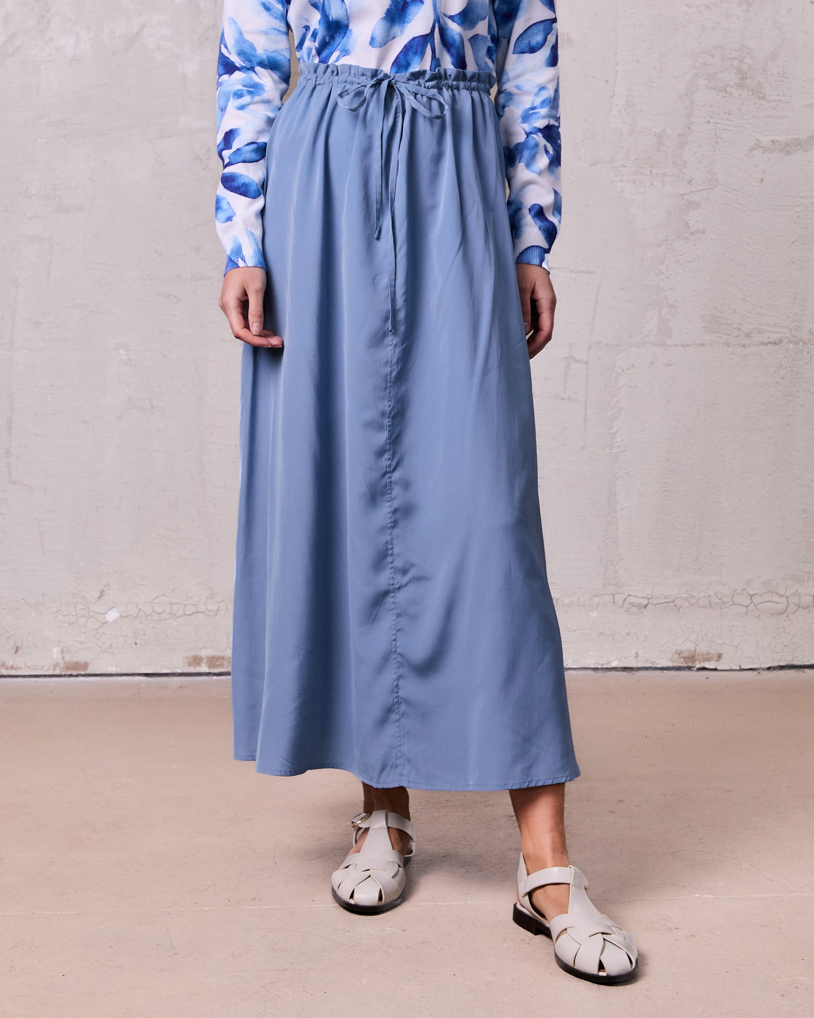 DRAWSTRING RUFFLE SKIRT-DUSTY BLUE