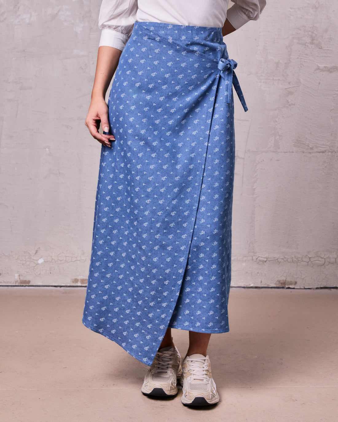 Mock Wrap Edged Detail Skirt-Blue Floral