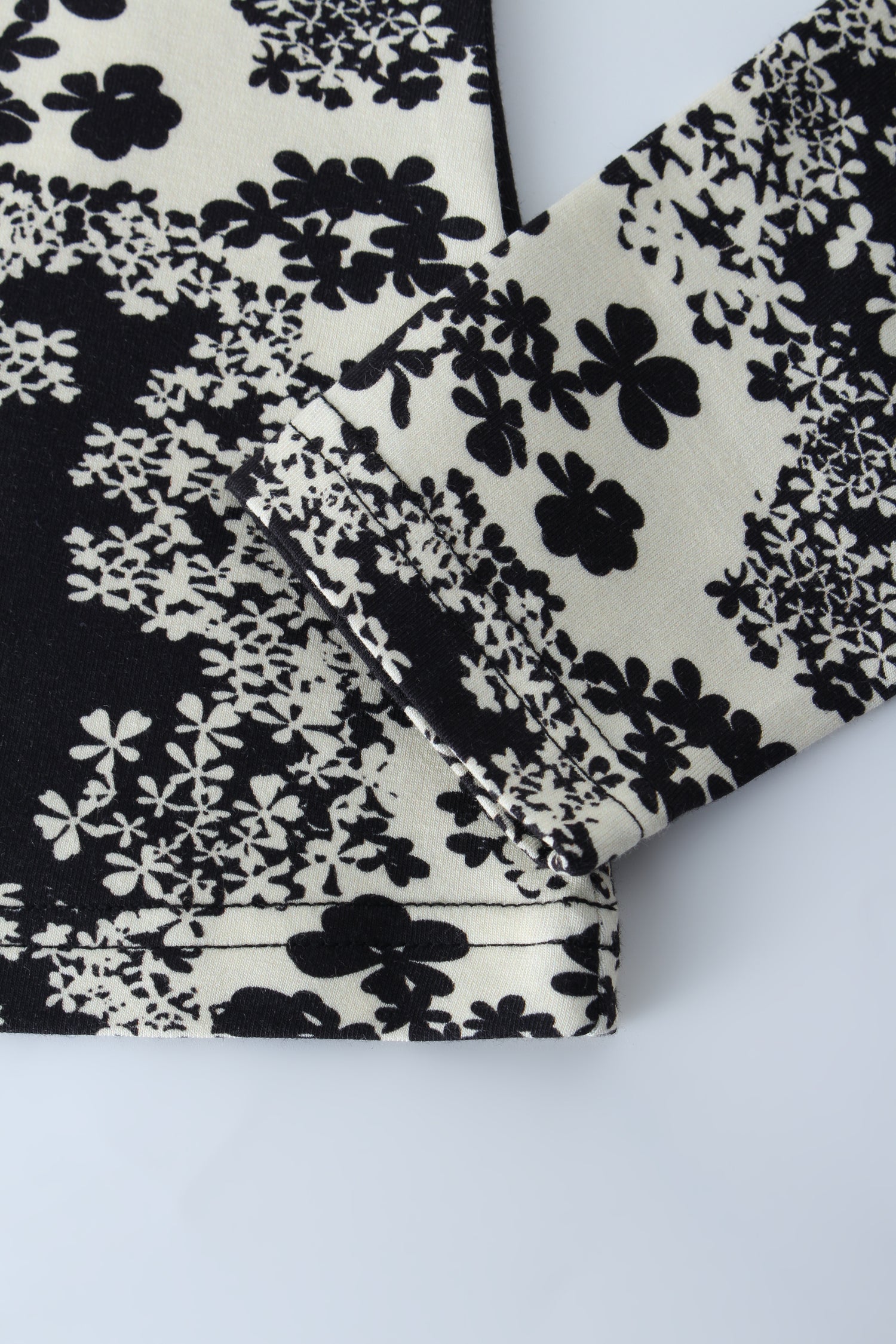 Camiseta Modal Estampada-Negro/Floral Marfil