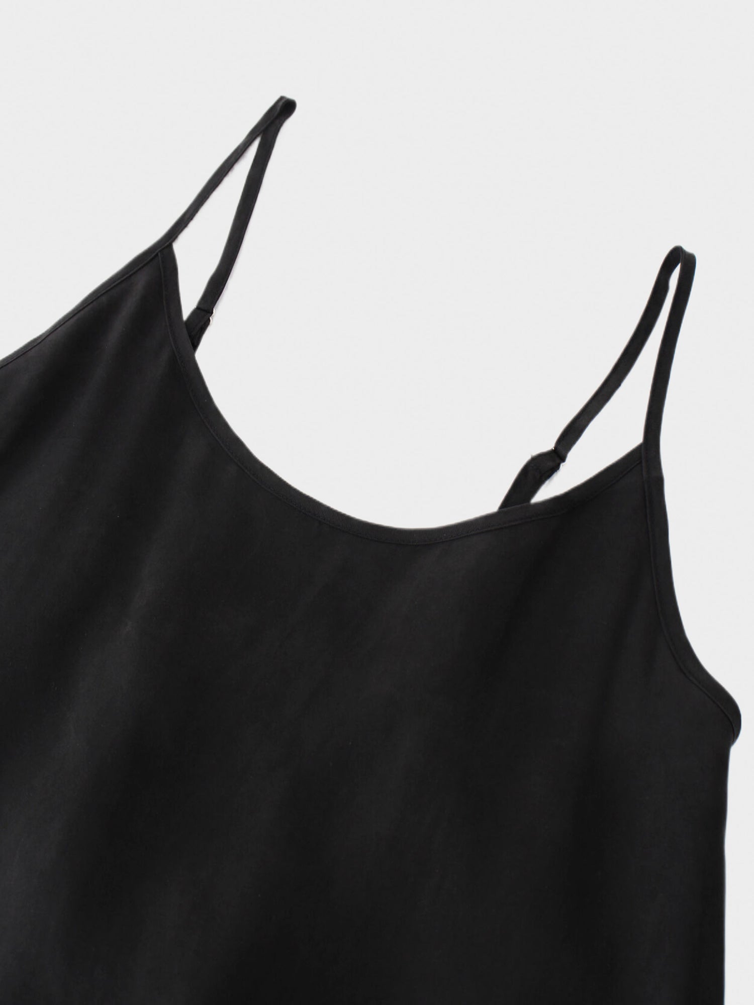 SOLID CREW NECK SLIP DRESS-BLACK