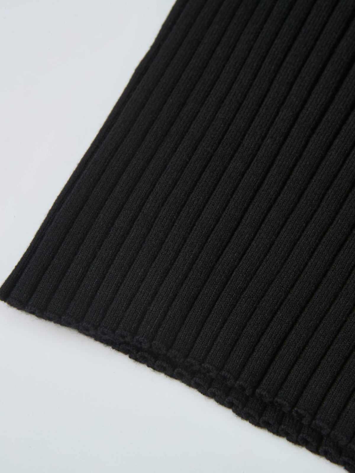 Ribbed Crew Neck Sweater - Black