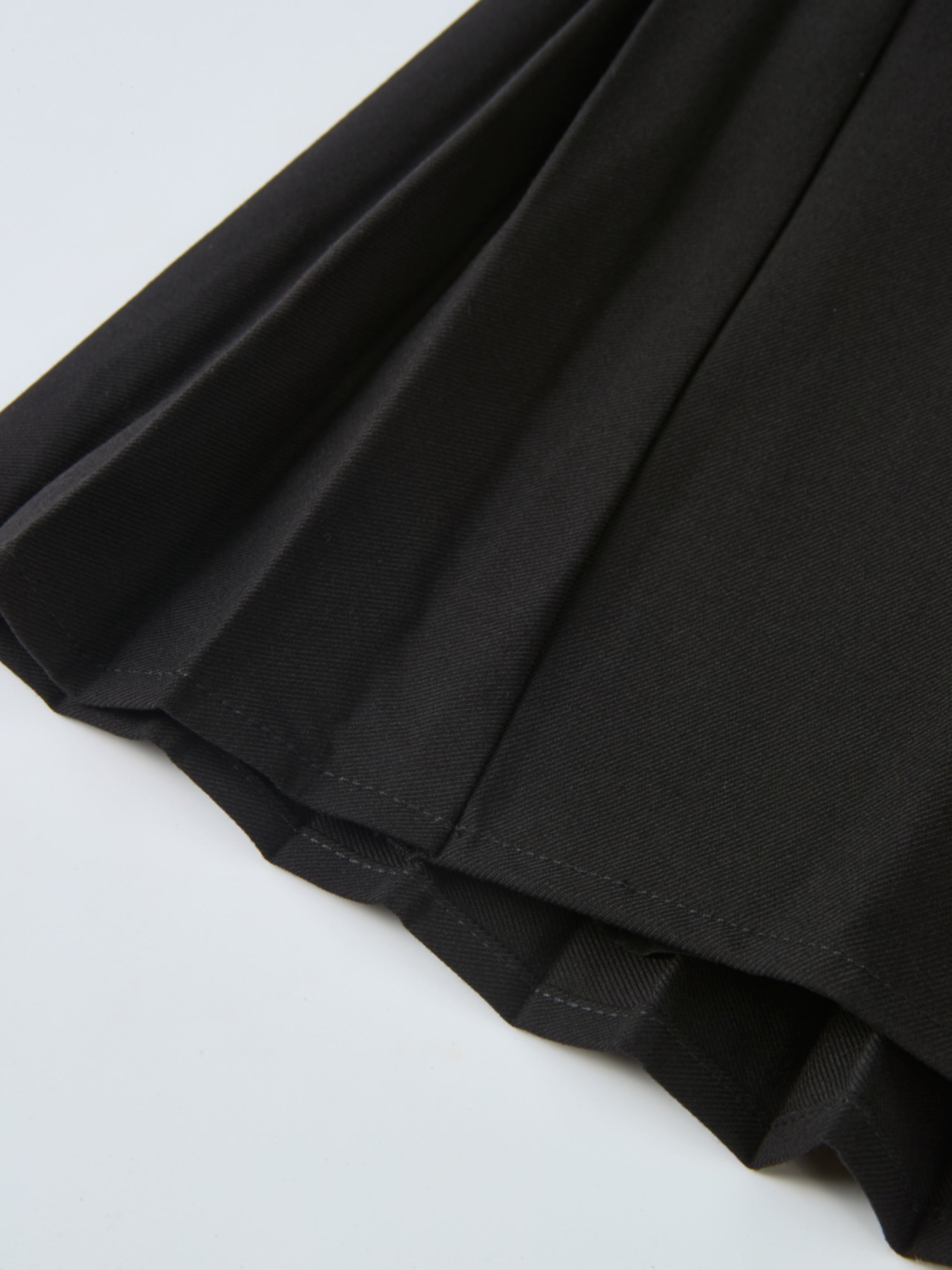 Pleat Back Skirt - Black