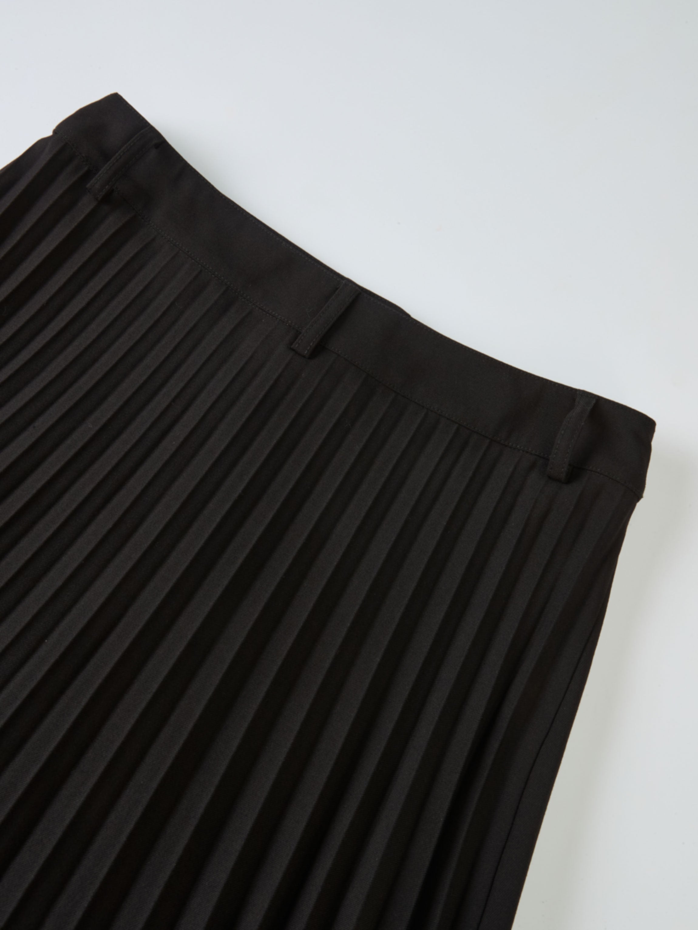 Pleat Back Skirt - Black