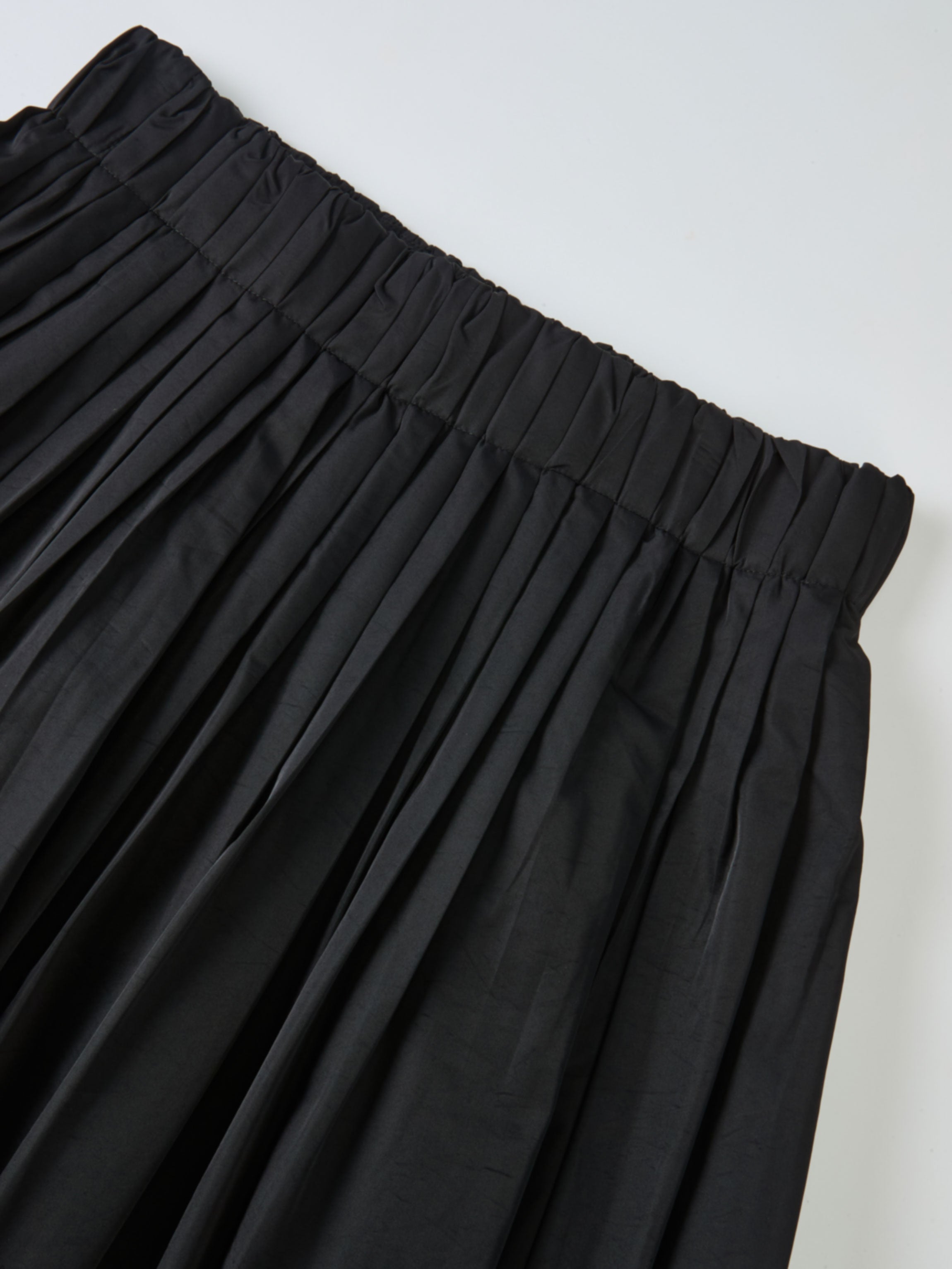 Elastic Waist Taffeta Skirt - Black