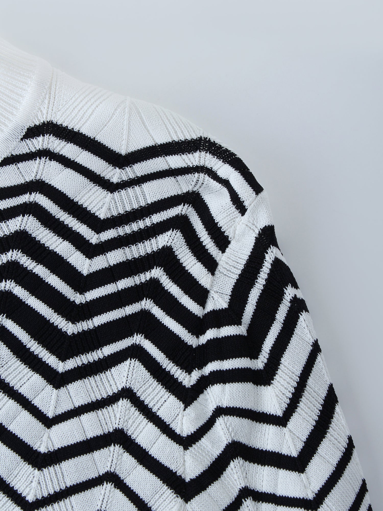 Wave Stripe Sweater-Black/White