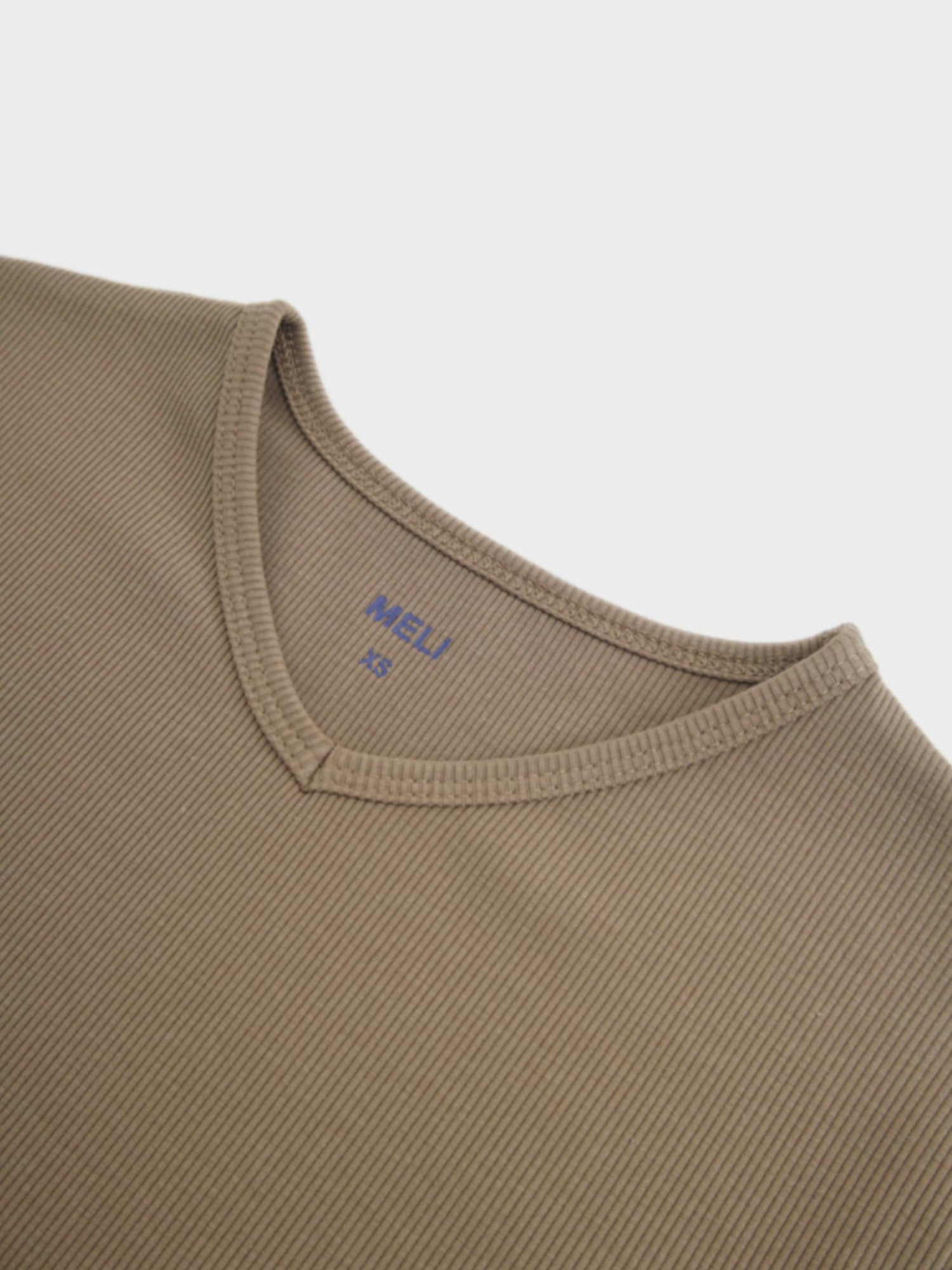 Soft Ribbed High V Tee-Mocha Mousse