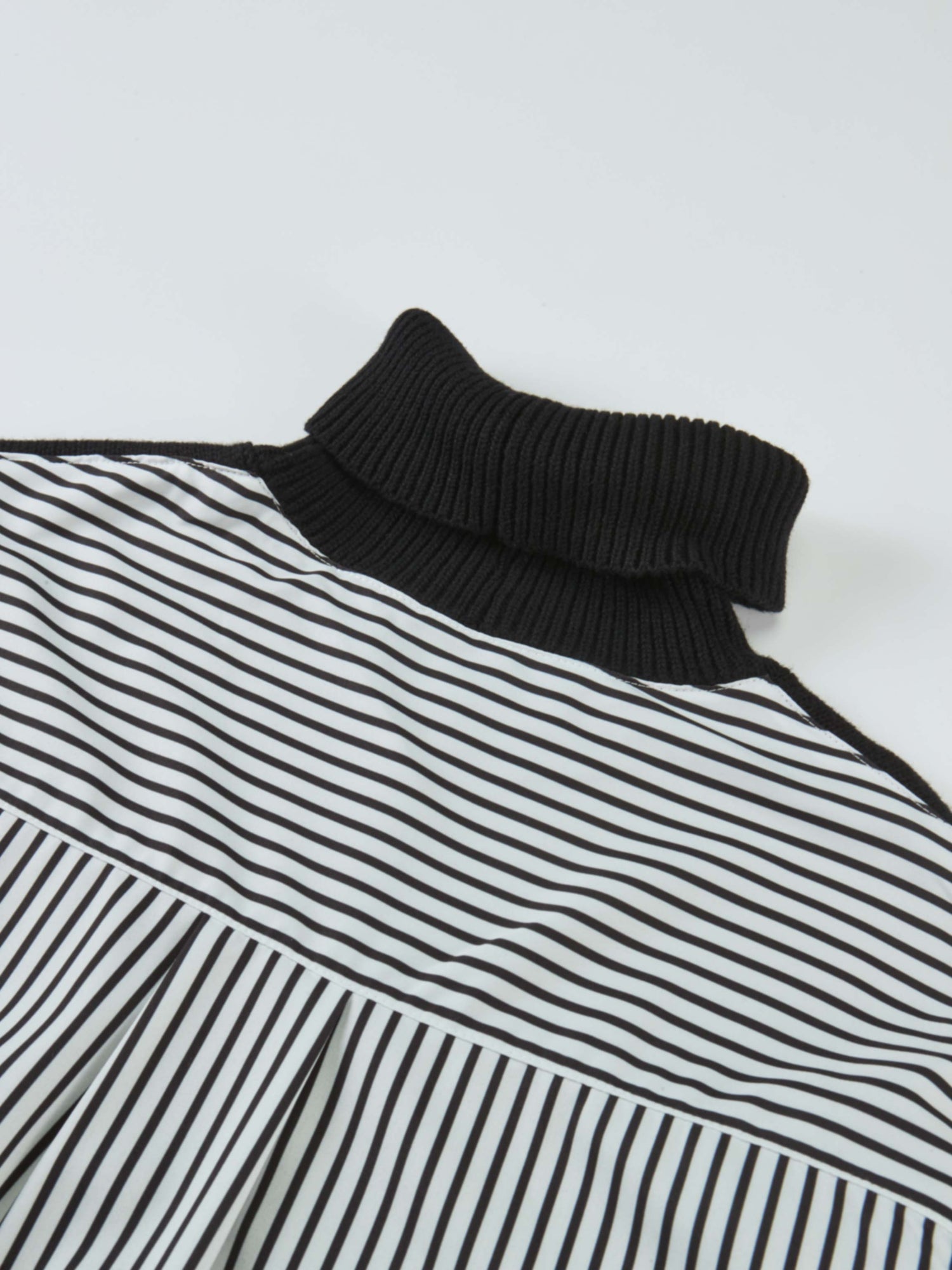 Shirt Back Sweater - Black/White