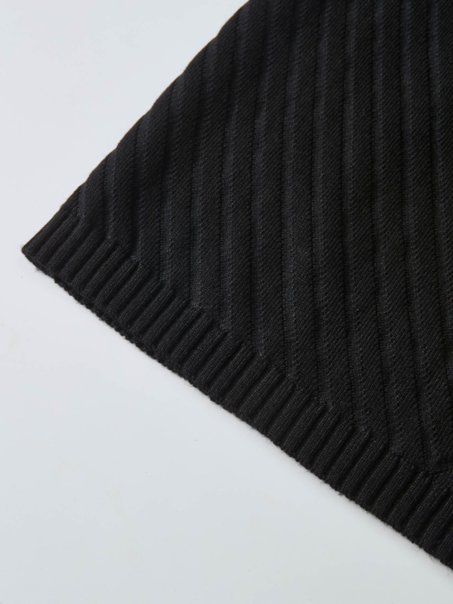 V Ribbed Sweater - Black