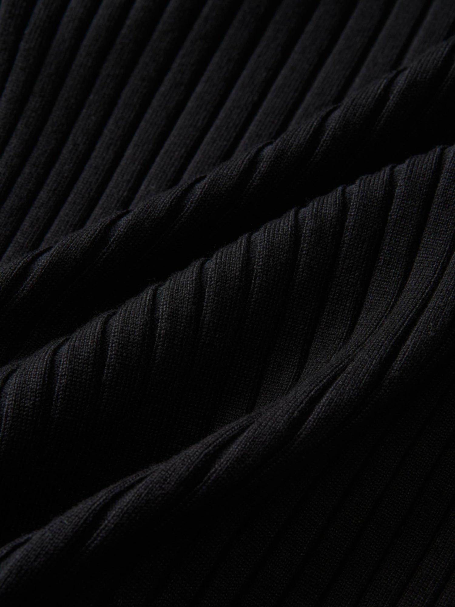 V Ribbed Sweater - Black