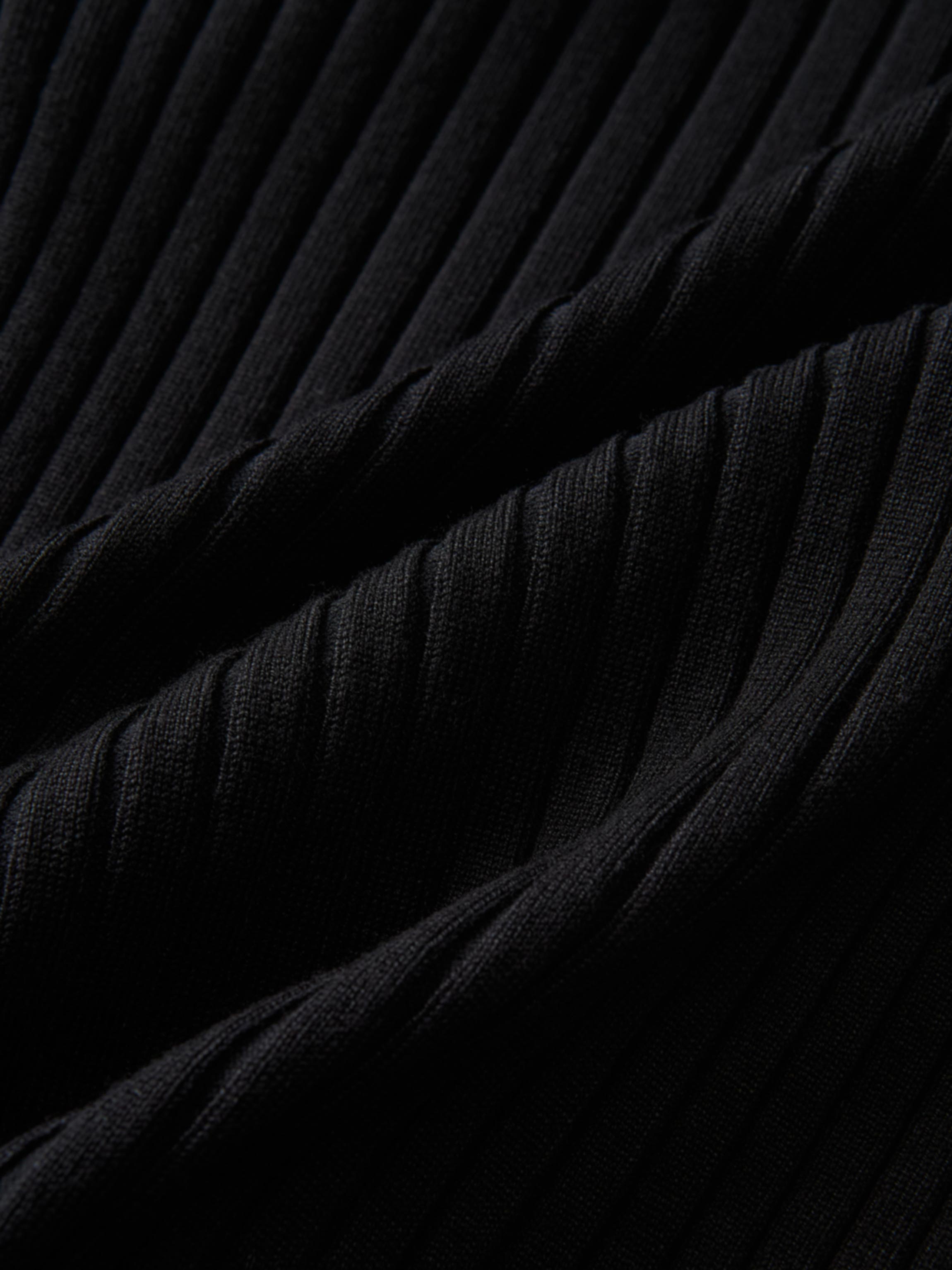 V Ribbed Sweater - Black