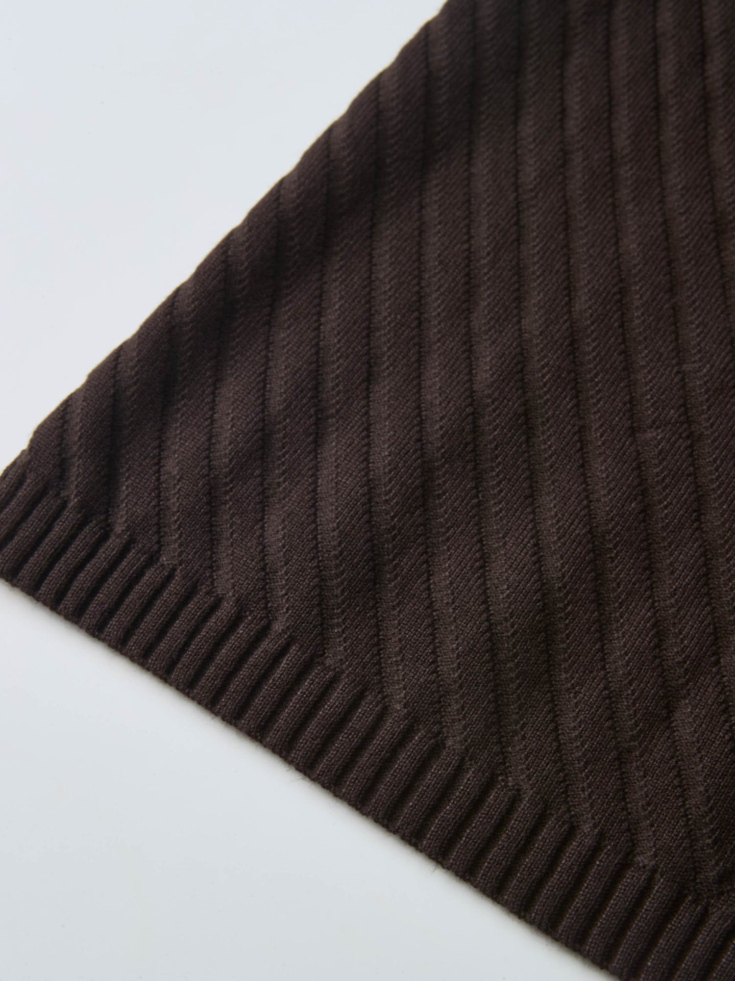 V Ribbed Sweater - Brown