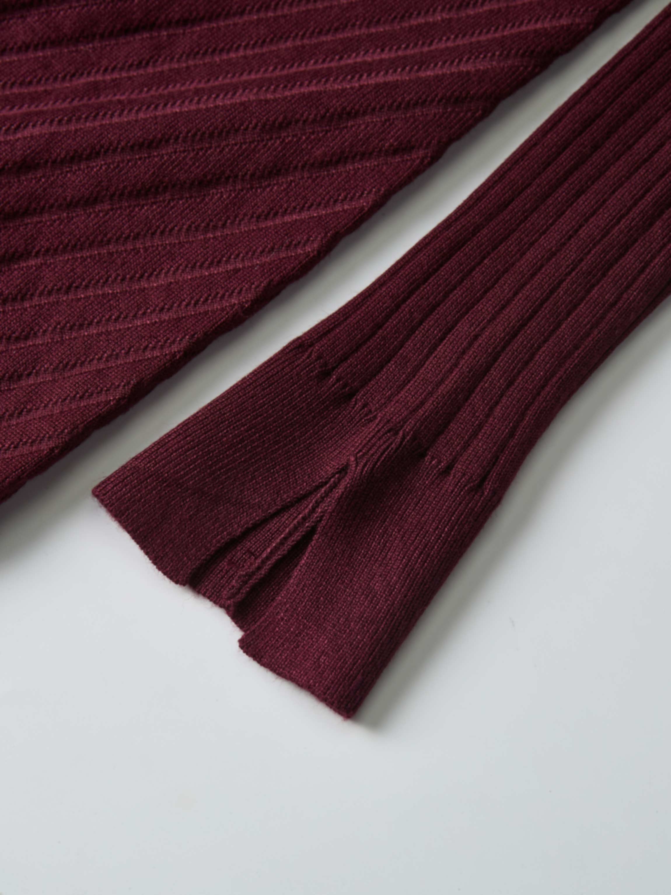 V Ribbed Sweater - Burgundy