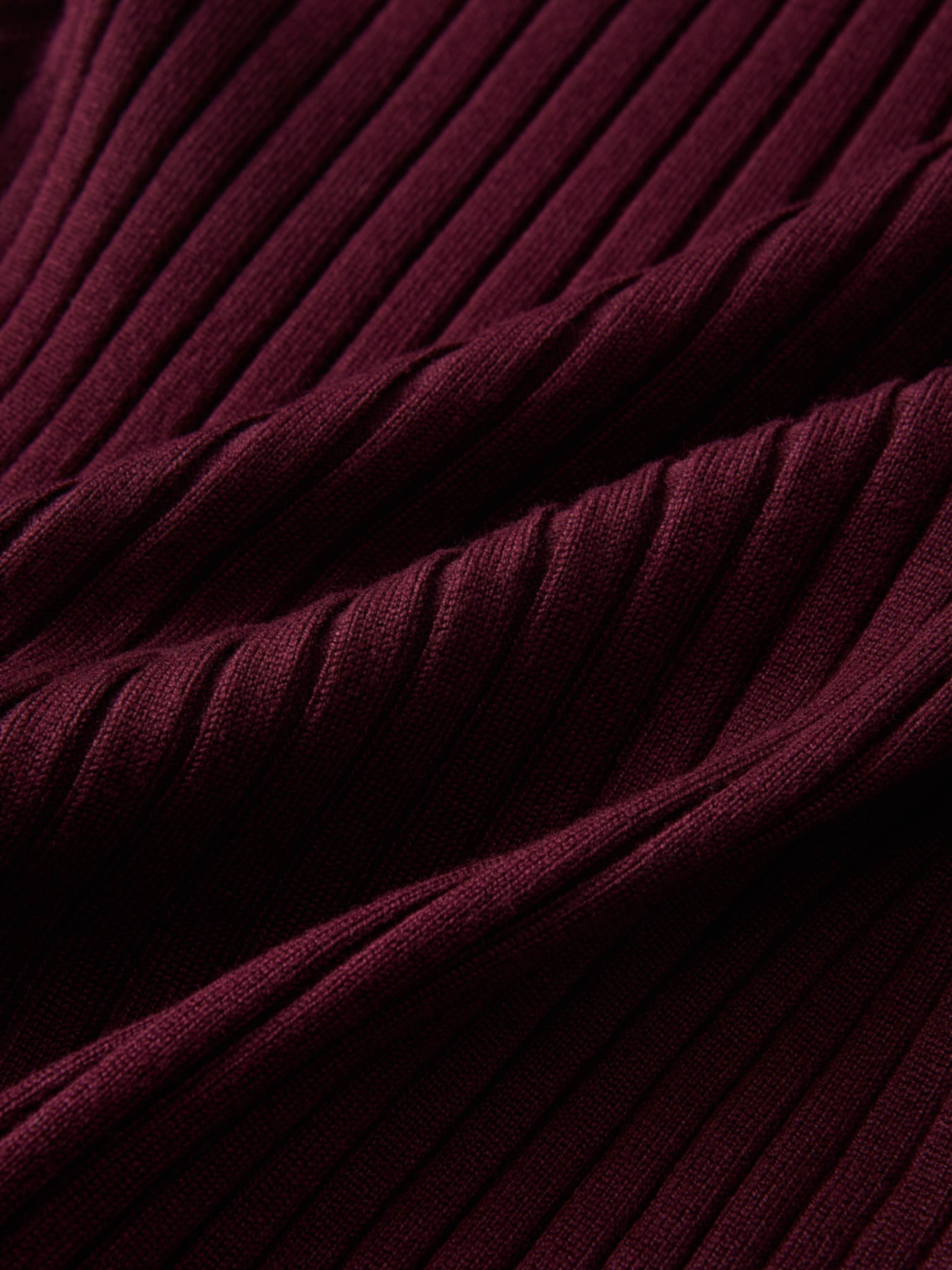 V Ribbed Sweater - Burgundy