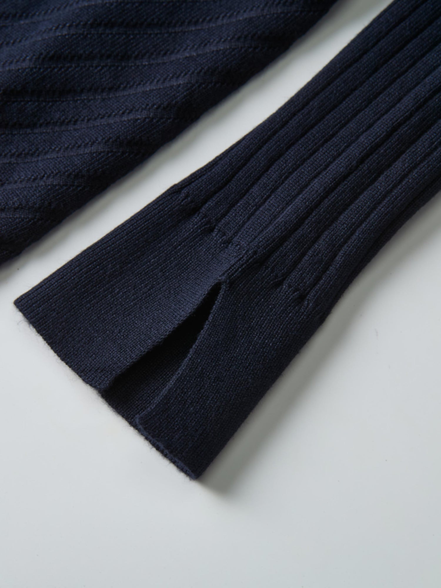 V Ribbed Sweater - Navy