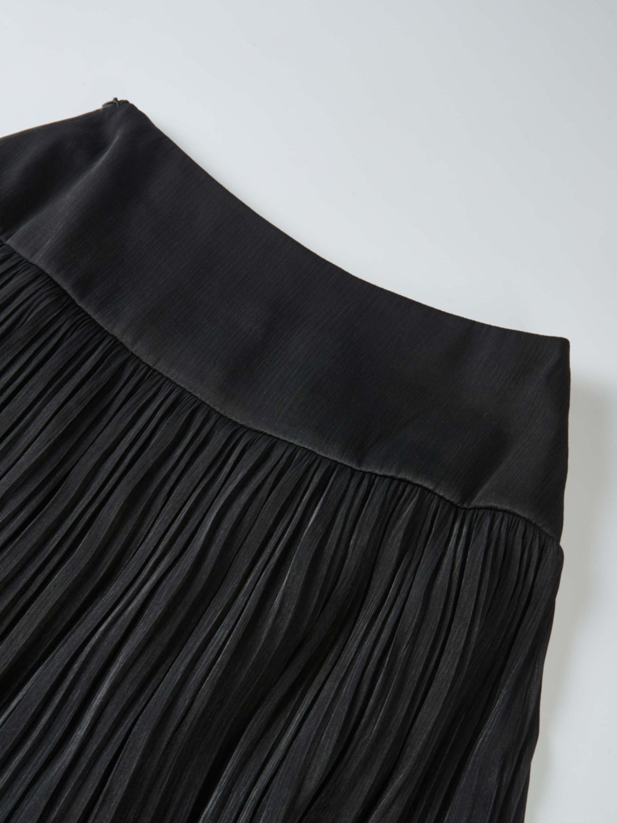 Pointed Yoke Shimmer Skirt - Black