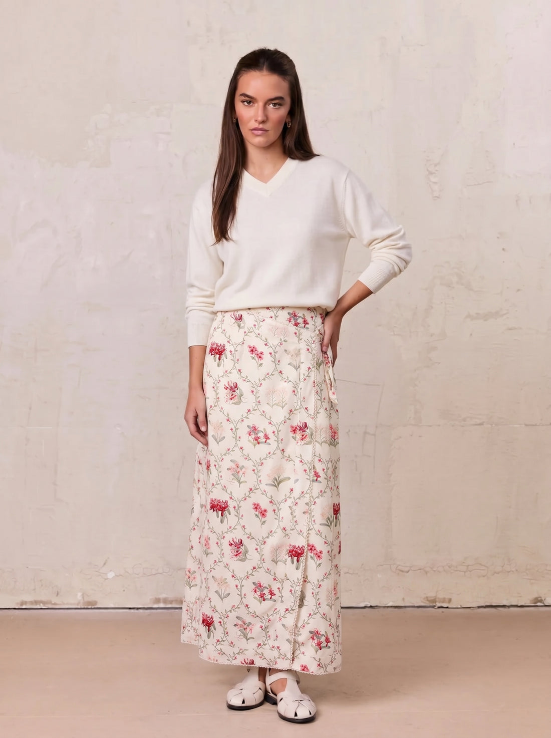 High V Lightweight Sweater-Ivory