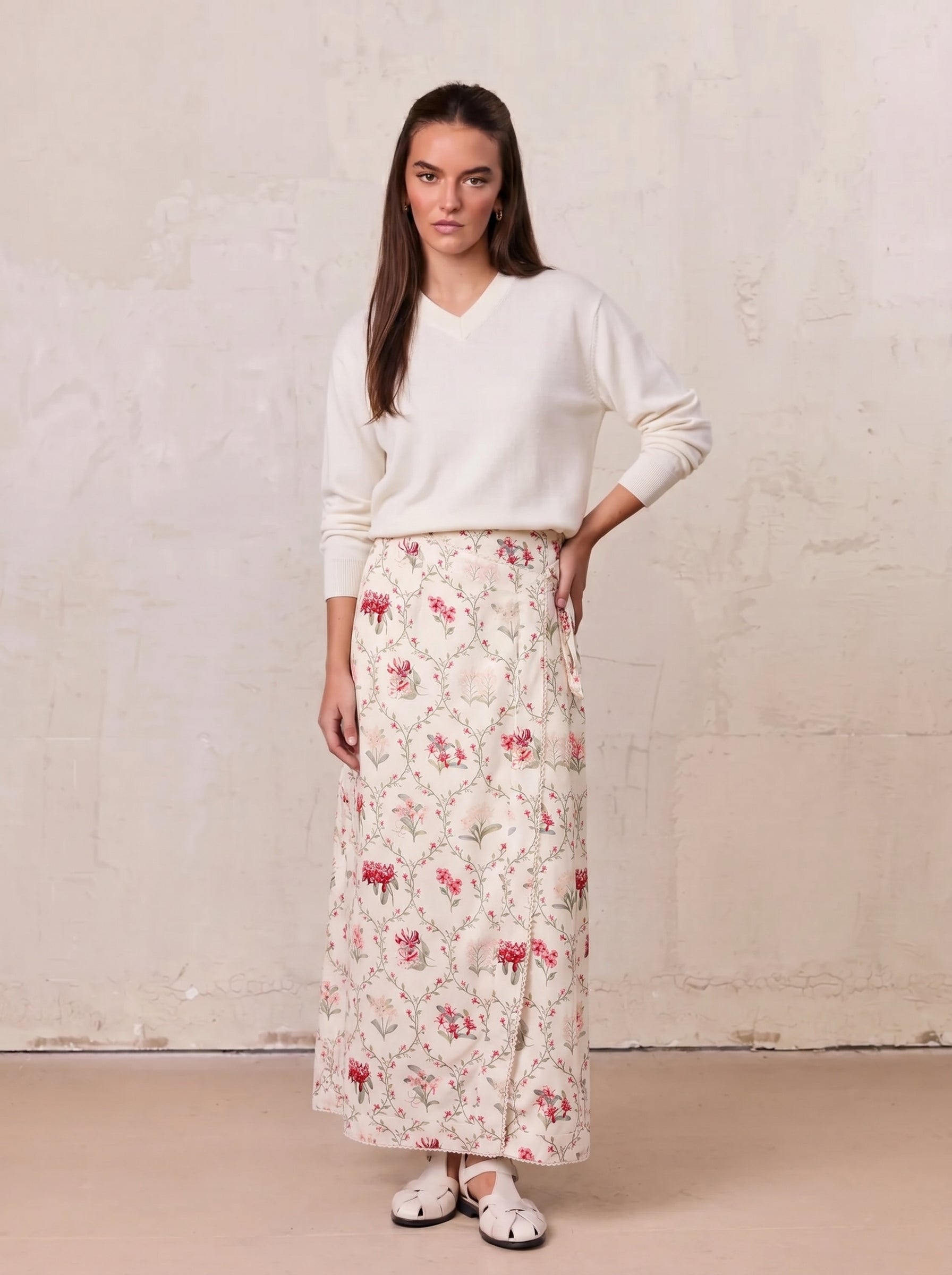 High V Lightweight Sweater-Ivory