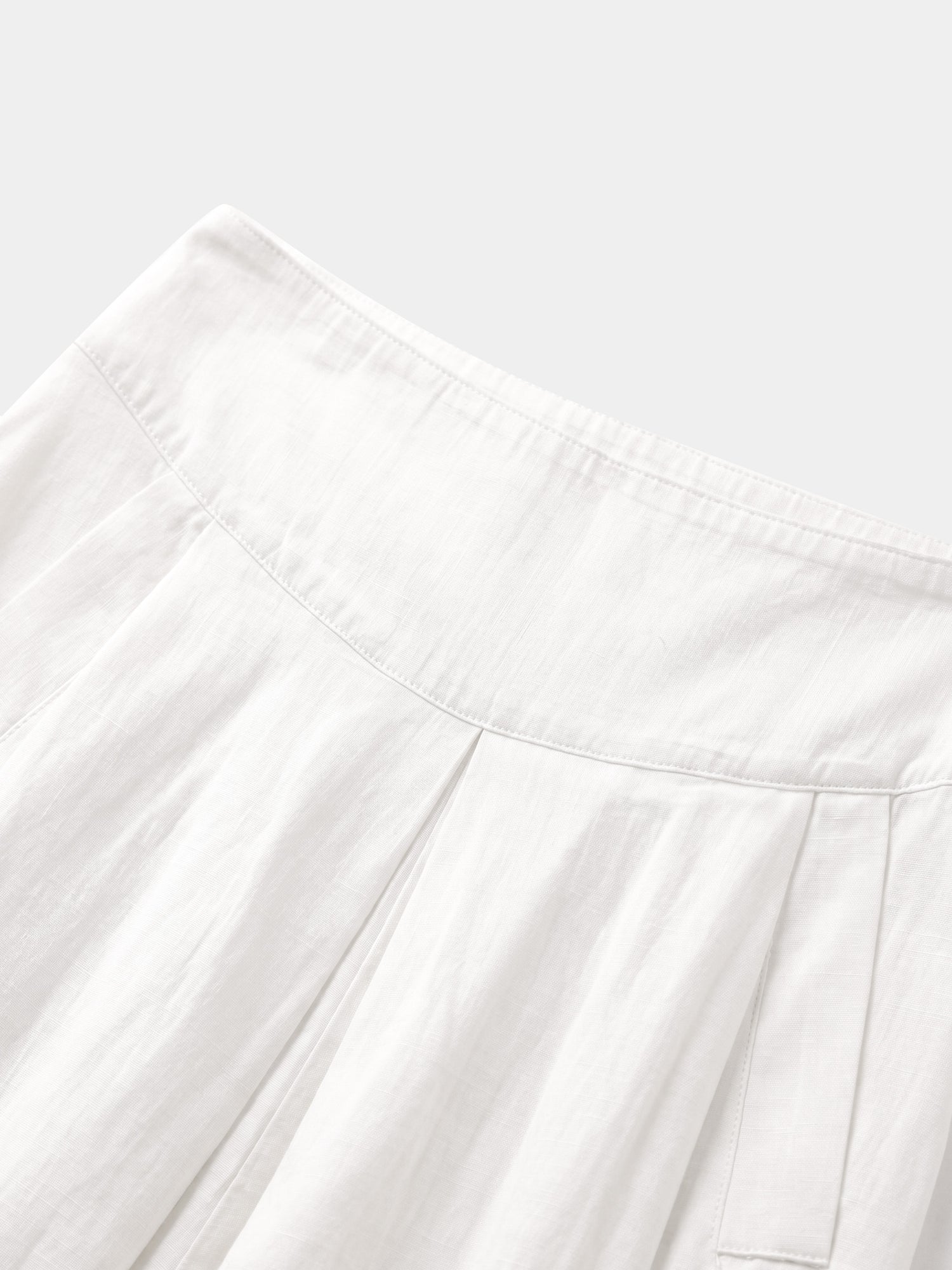 Inverted Yoke Pleat Denim Skirt-White