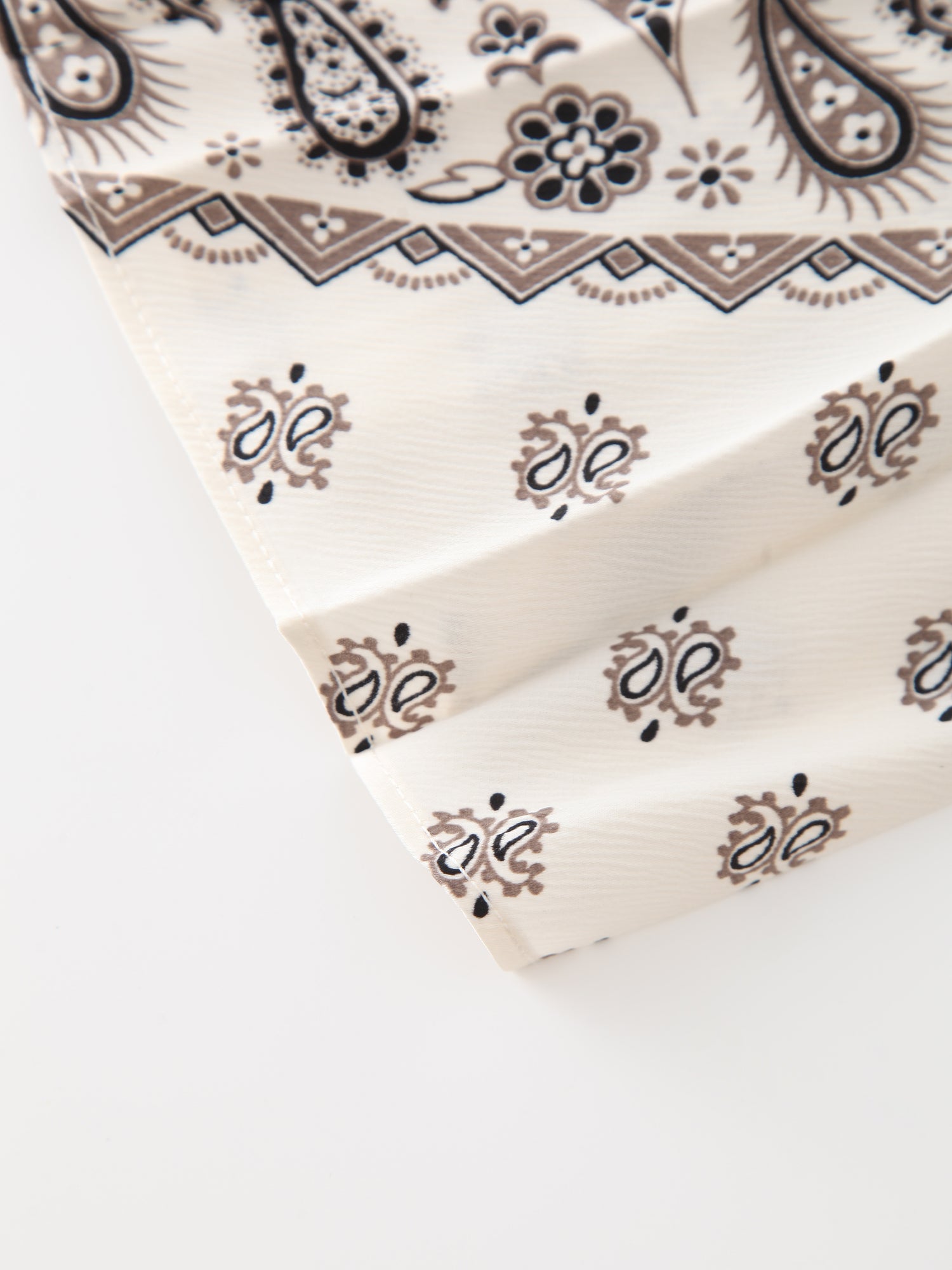 Printed Pleated Skirt 37&quot;-Cream Bandana