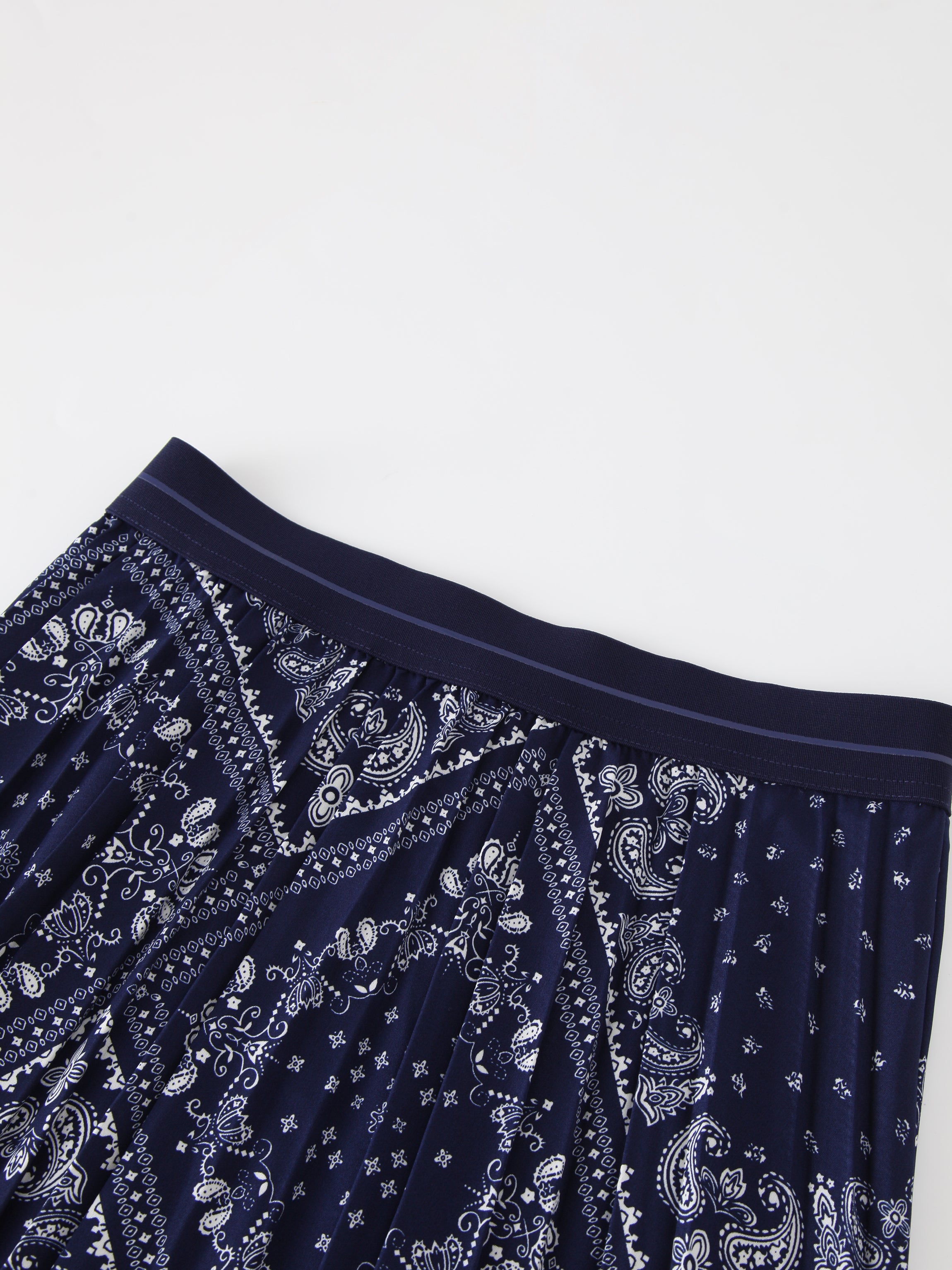 Falda Plisada Estampada 37&quot;-Crema/Navy Paisley