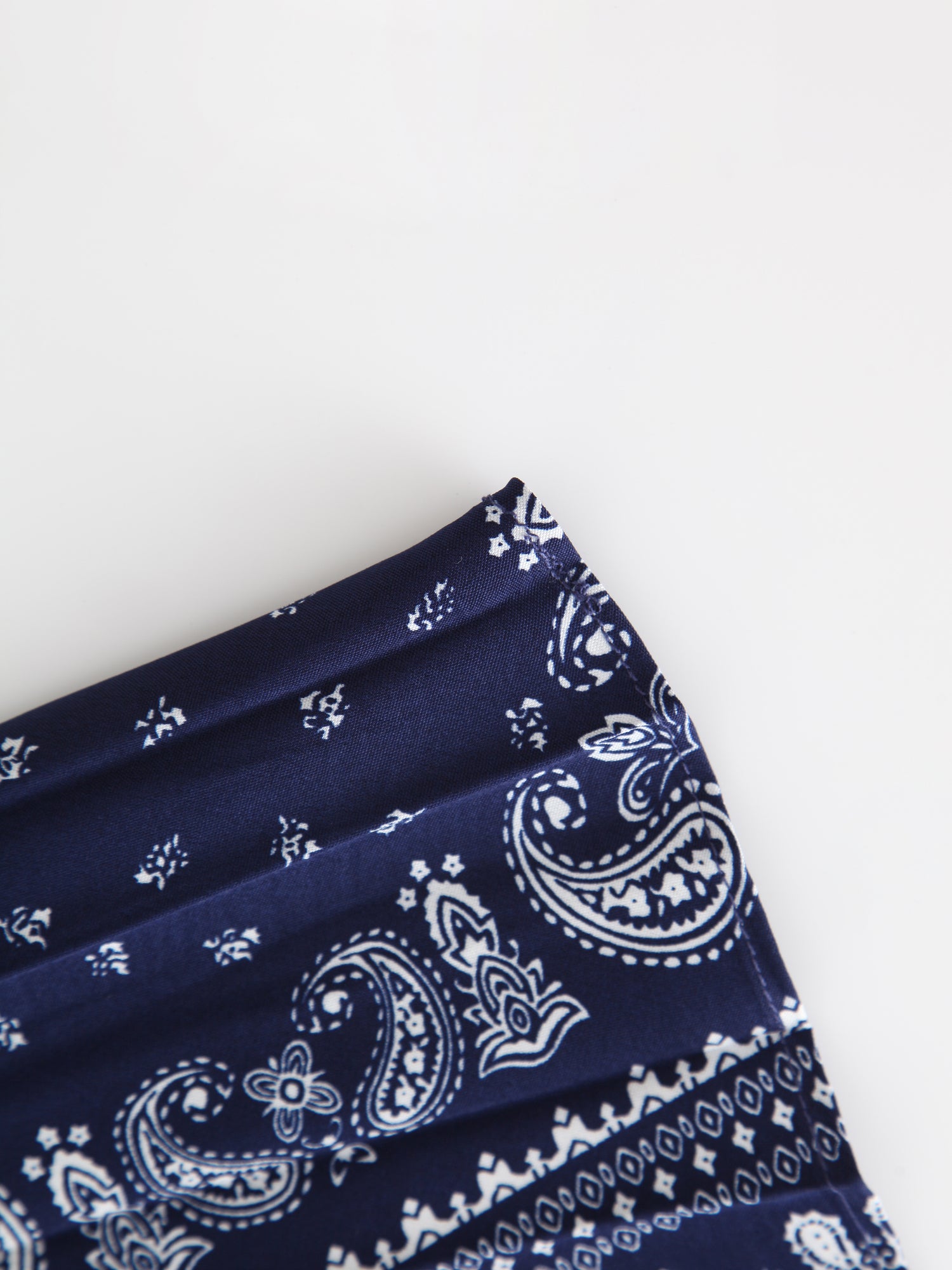 Falda Plisada Estampada 37&quot;-Crema/Navy Paisley