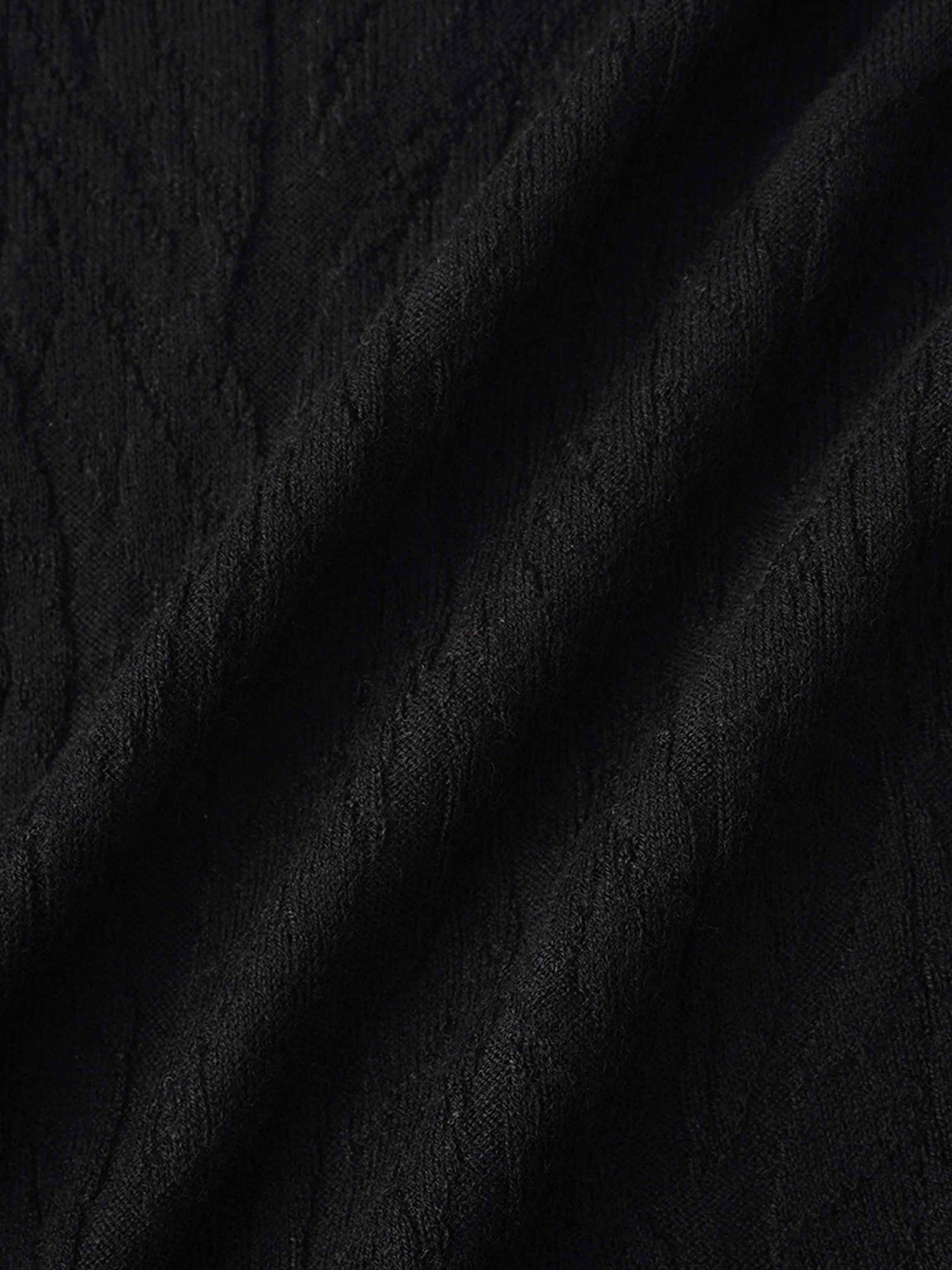 Leaf Design Turtleneck-Black