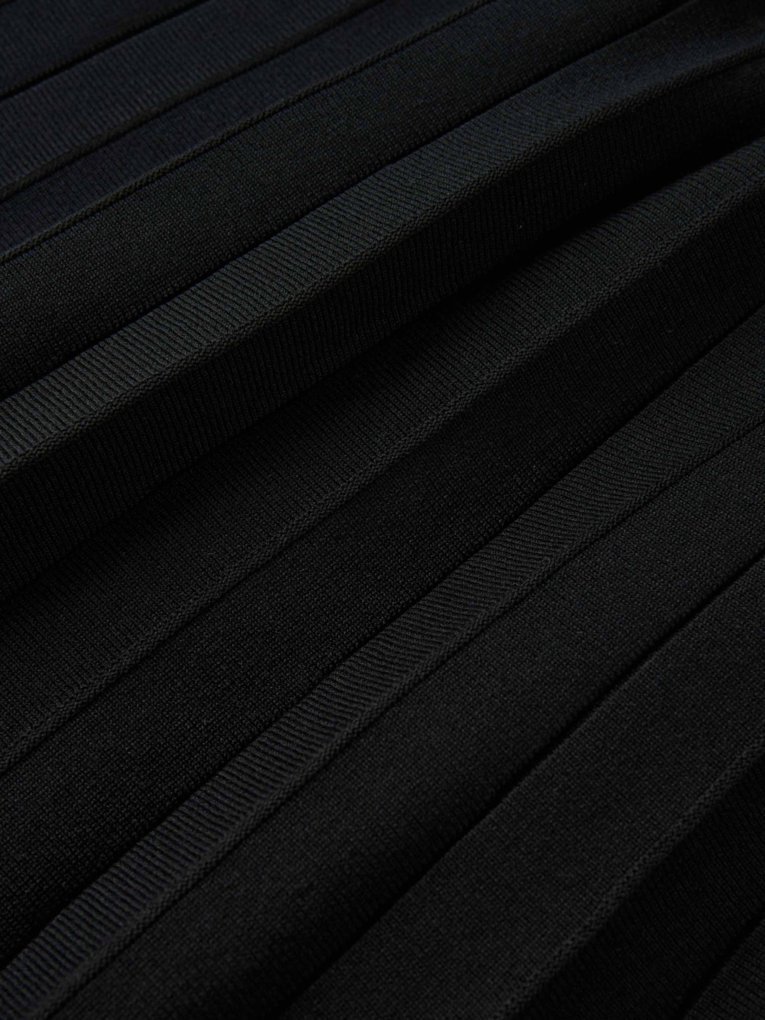 Pleated Knit Maxi Skirt - Black