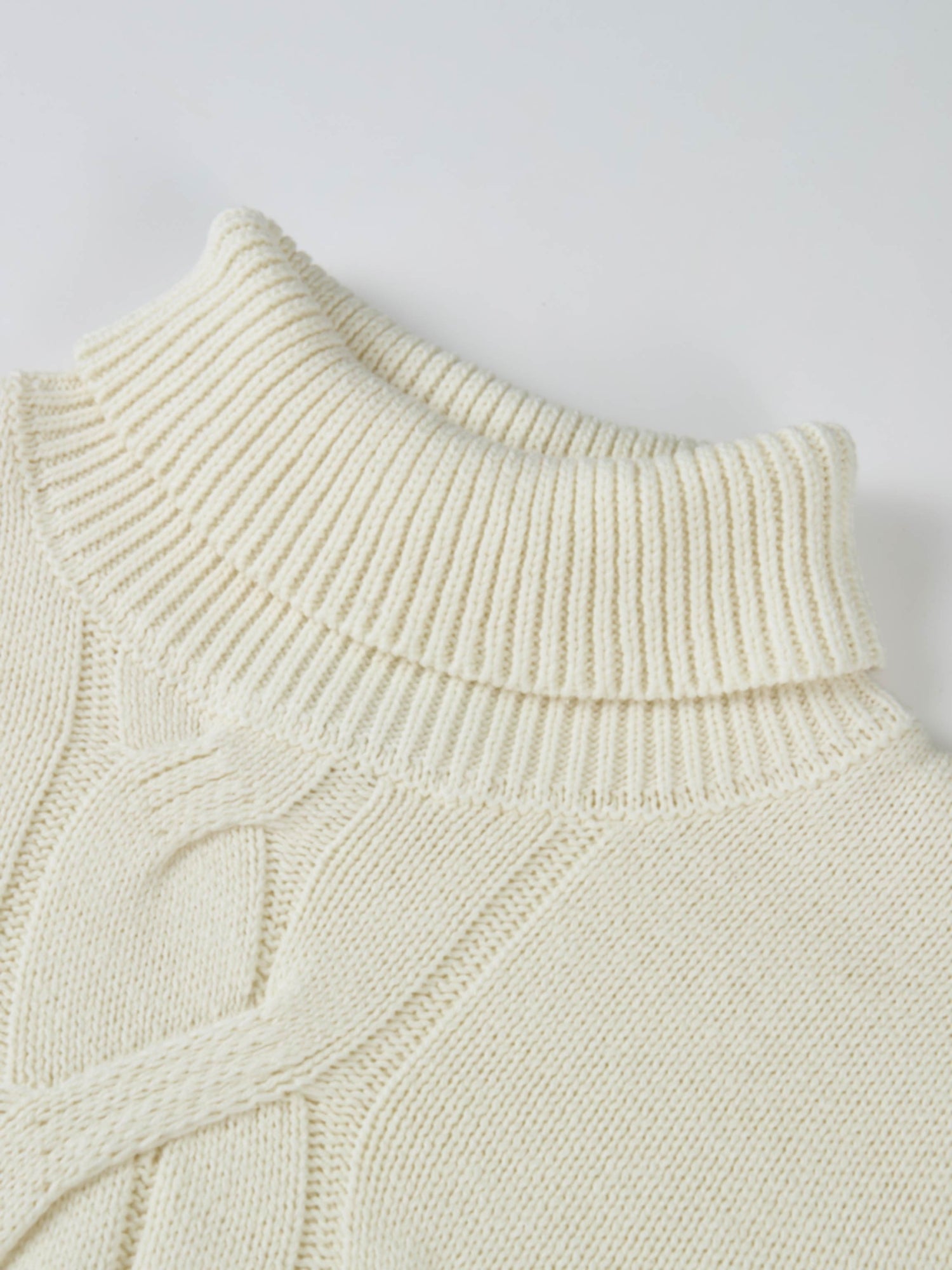 Front Cable Crop Turtleneck Sweater - Cream