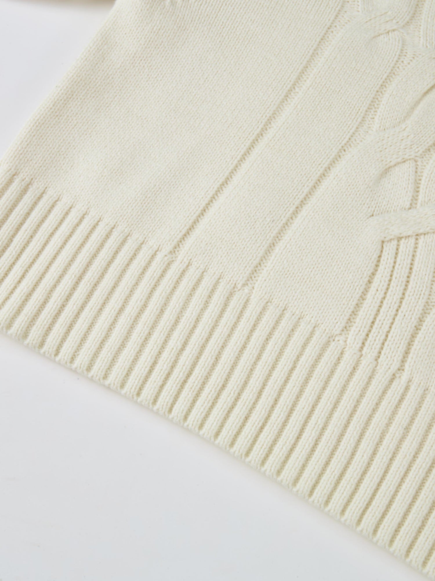 Front Cable Crop Turtleneck Sweater - Cream