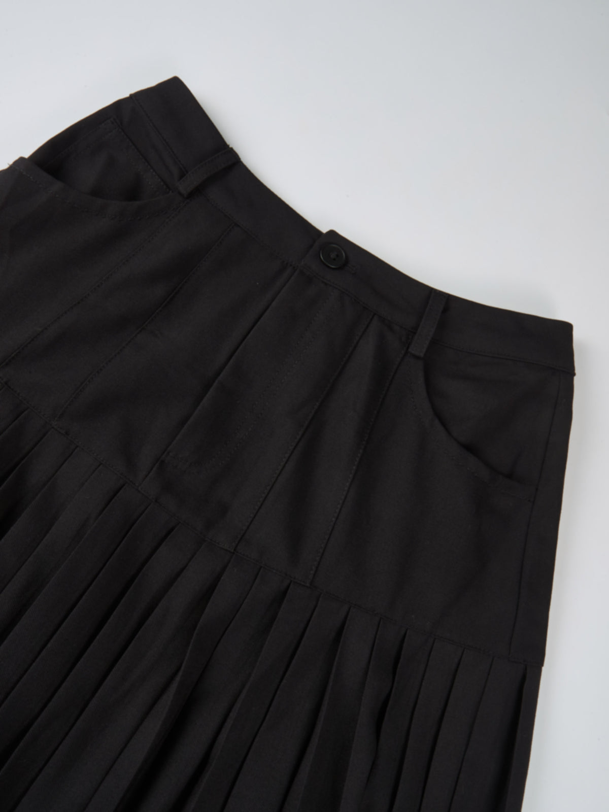Stitched Pocket Yoke Pleat Skirt - Black