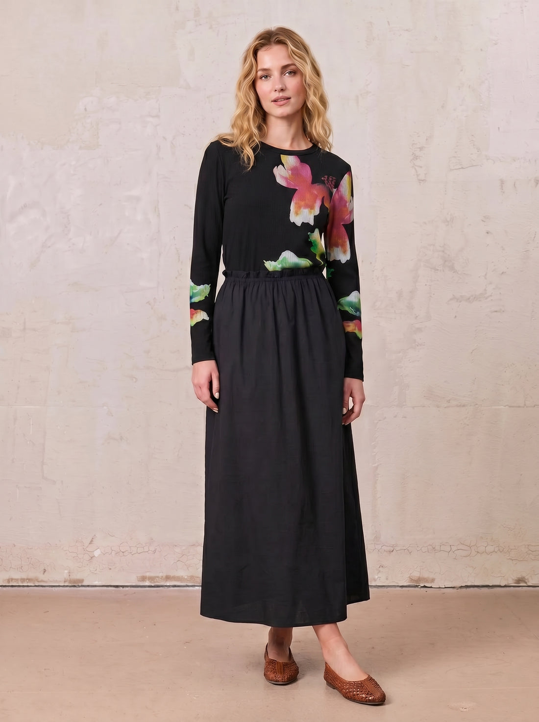 Elastic Waist Ruffle Skirt-Black