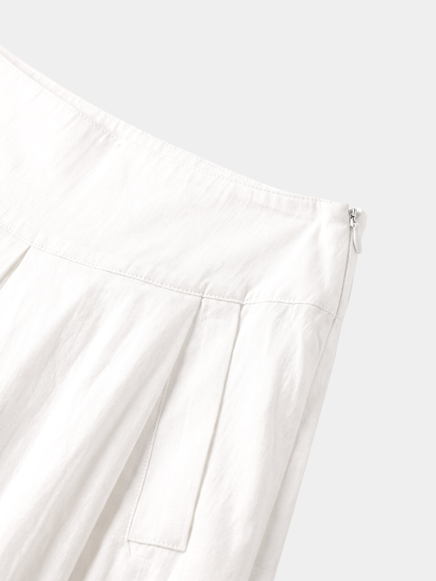 Inverted Yoke Pleat Denim Skirt-White