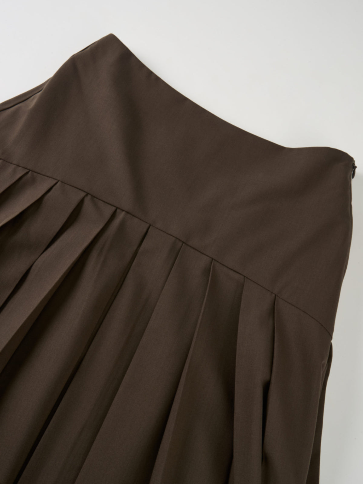 Curved Yoke Fringe Bottom Pleat Skirt SHORT- Brown