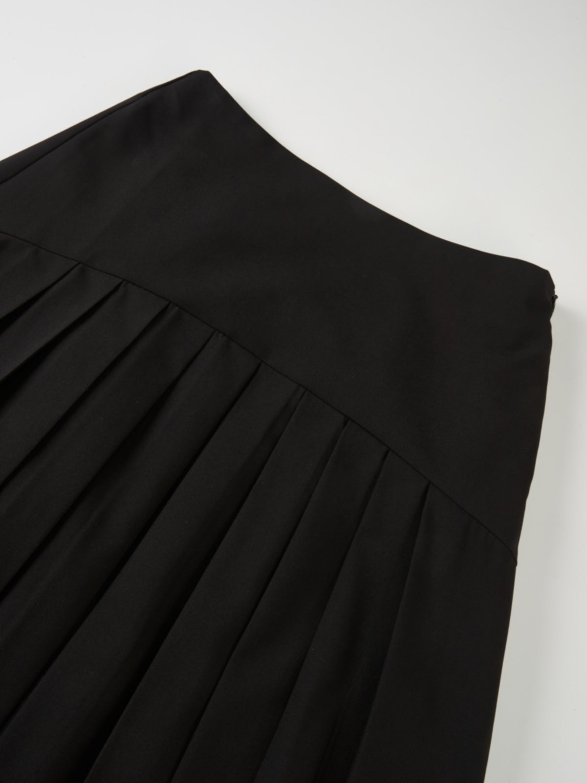 Curved Yoke Fringe Bottom Pleat Skirt SHORT - Black
