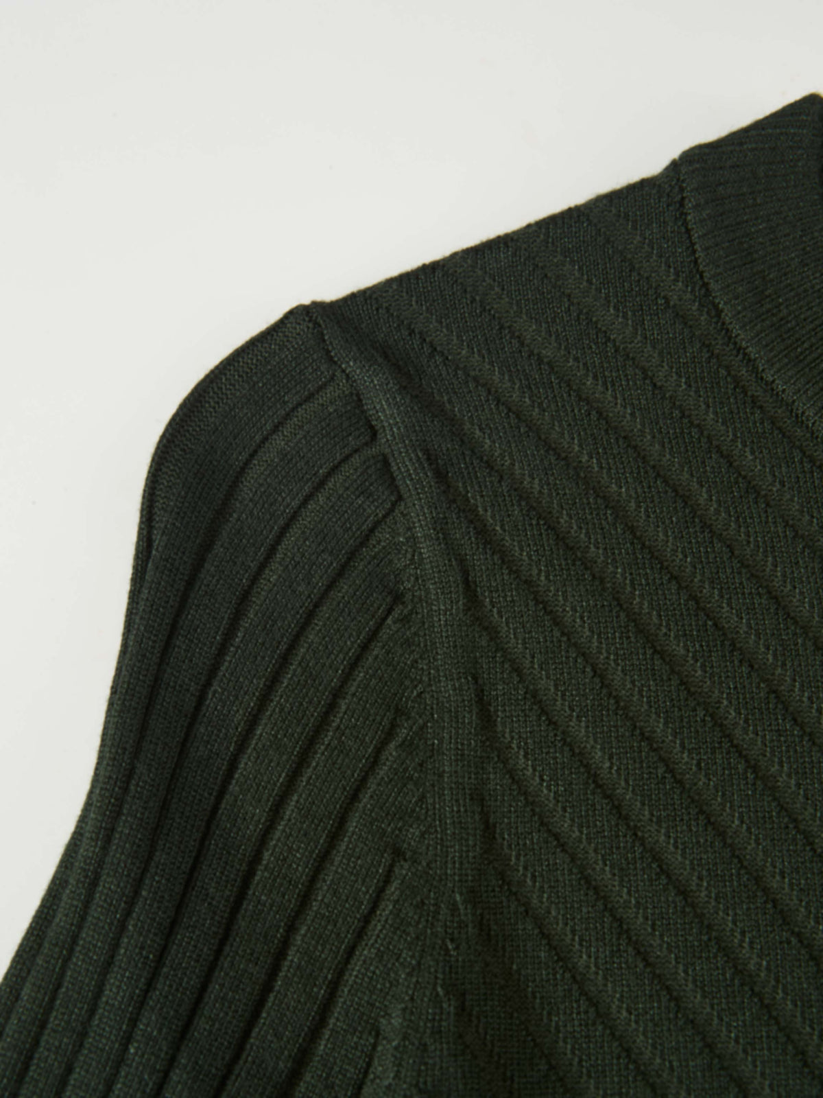 V Ribbed Sweater - Green
