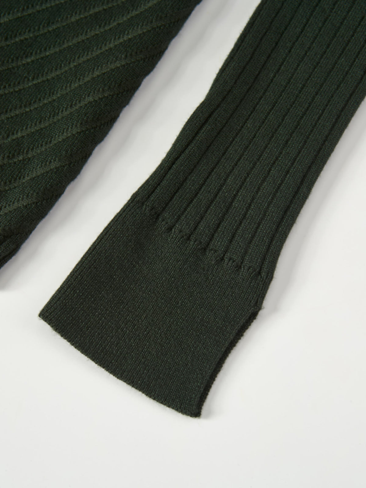 V Ribbed Sweater - Green