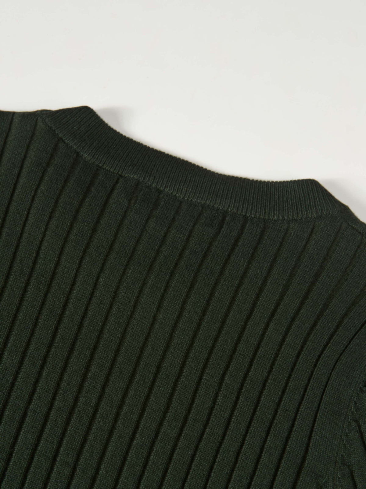 V Ribbed Sweater - Green