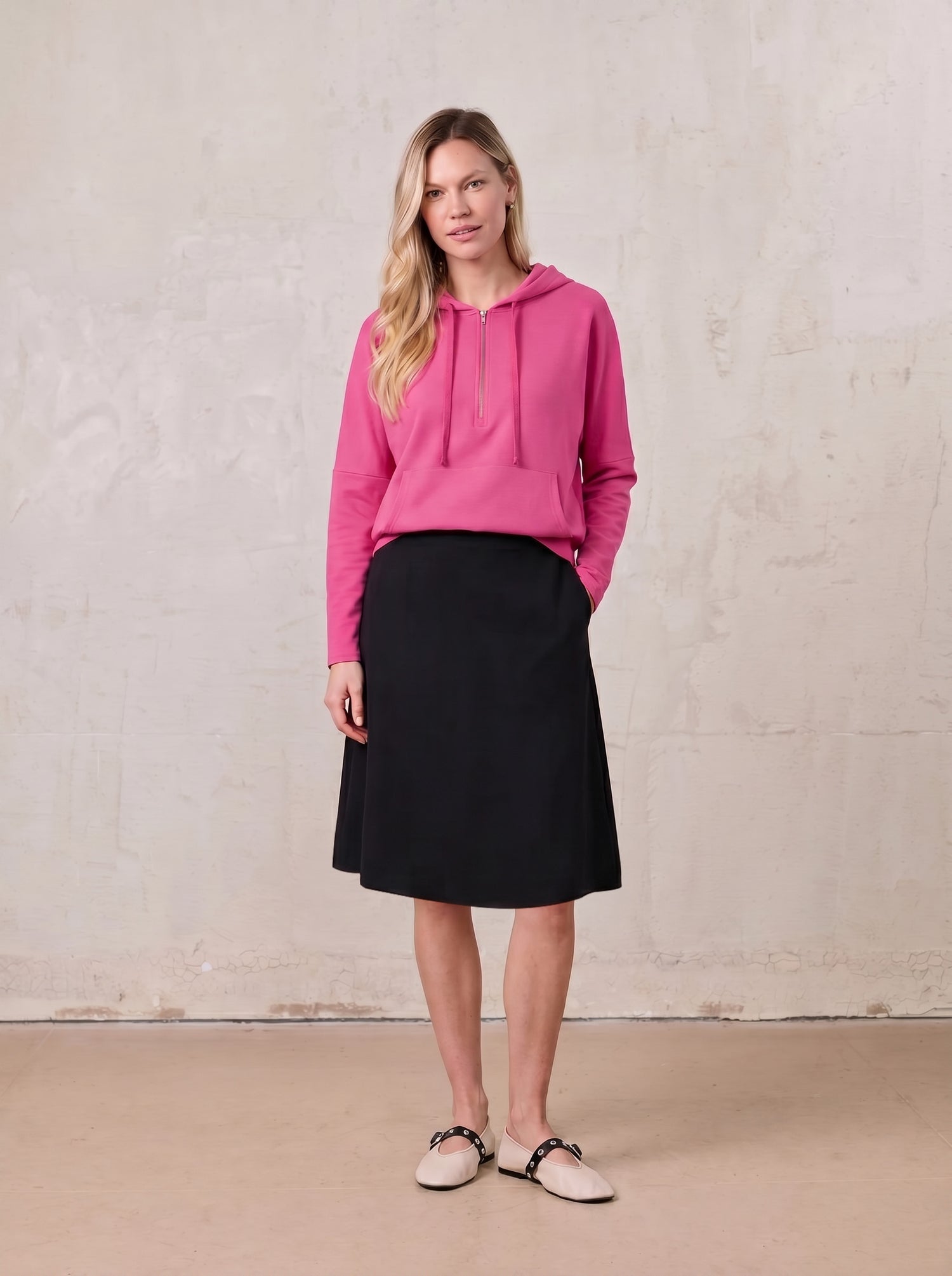 LIGHTWEIGHT 3 PANEL SKIRT-BLACK 23"