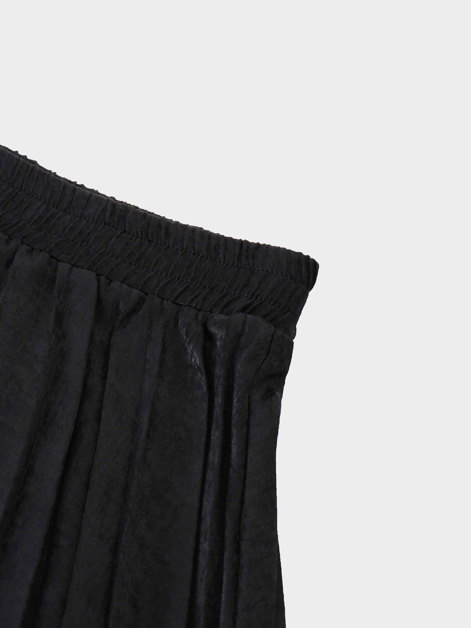 Covered Band Pleated Skirt-Black Shimmer