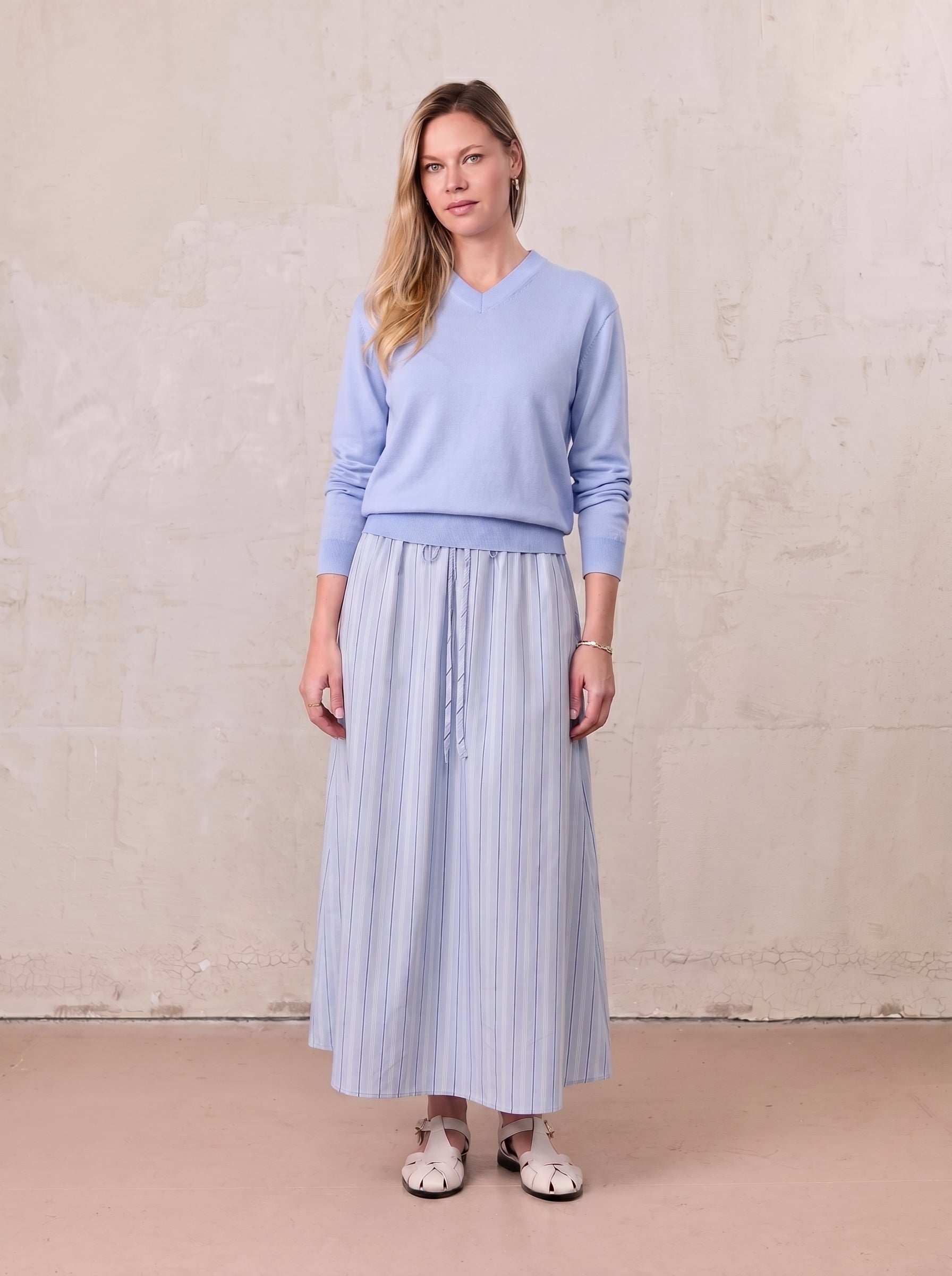 High V Lightweight Sweater-LT Blue