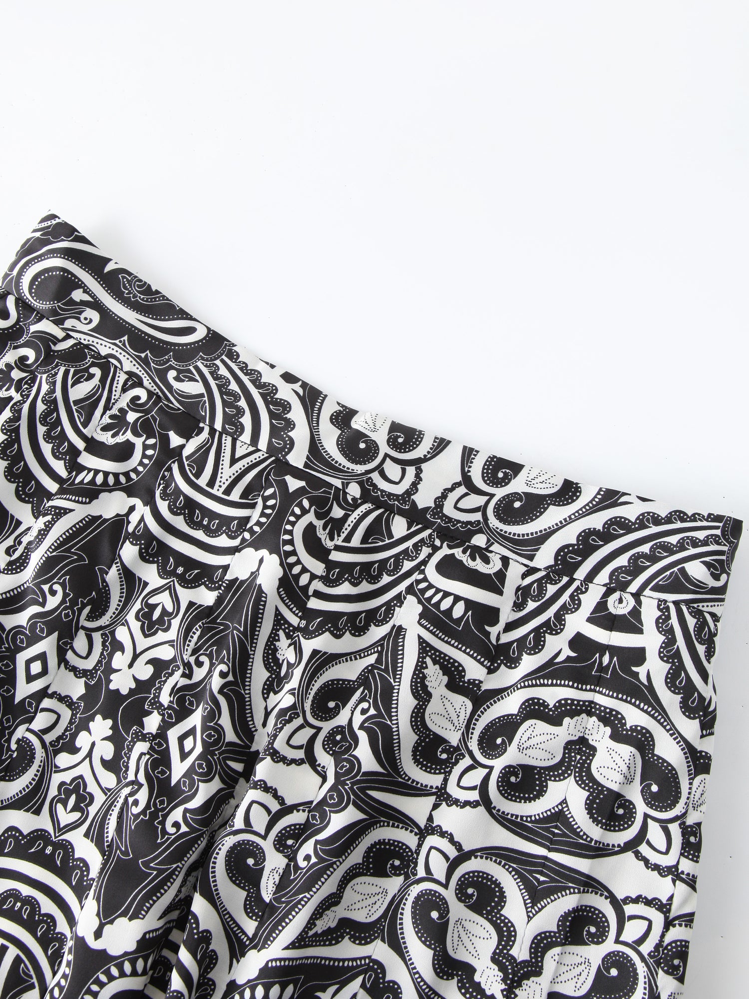 Stitched Down Pleated Skirt-B/W Paisley