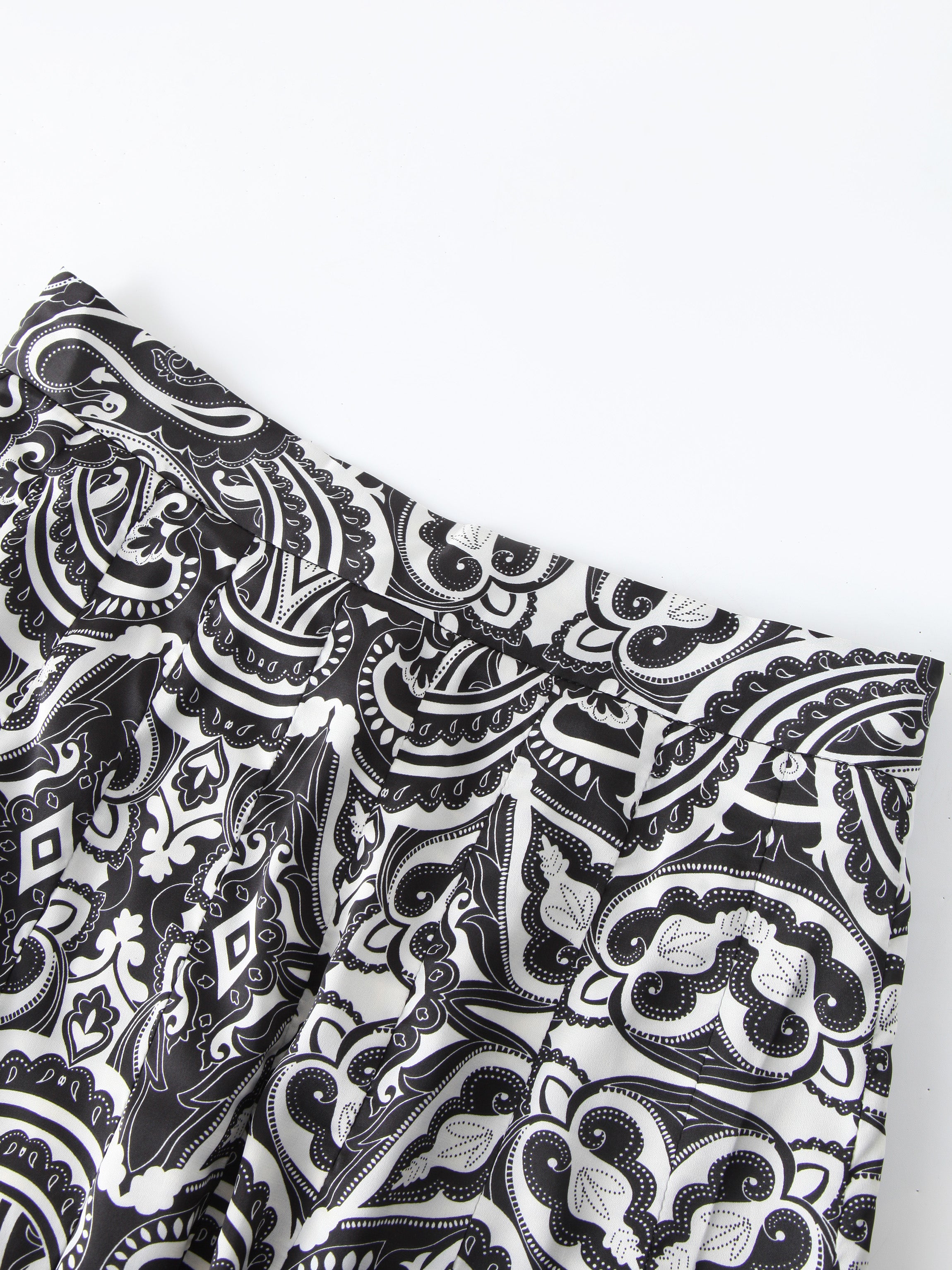 Stitched Down Pleated Skirt-B/W Paisley