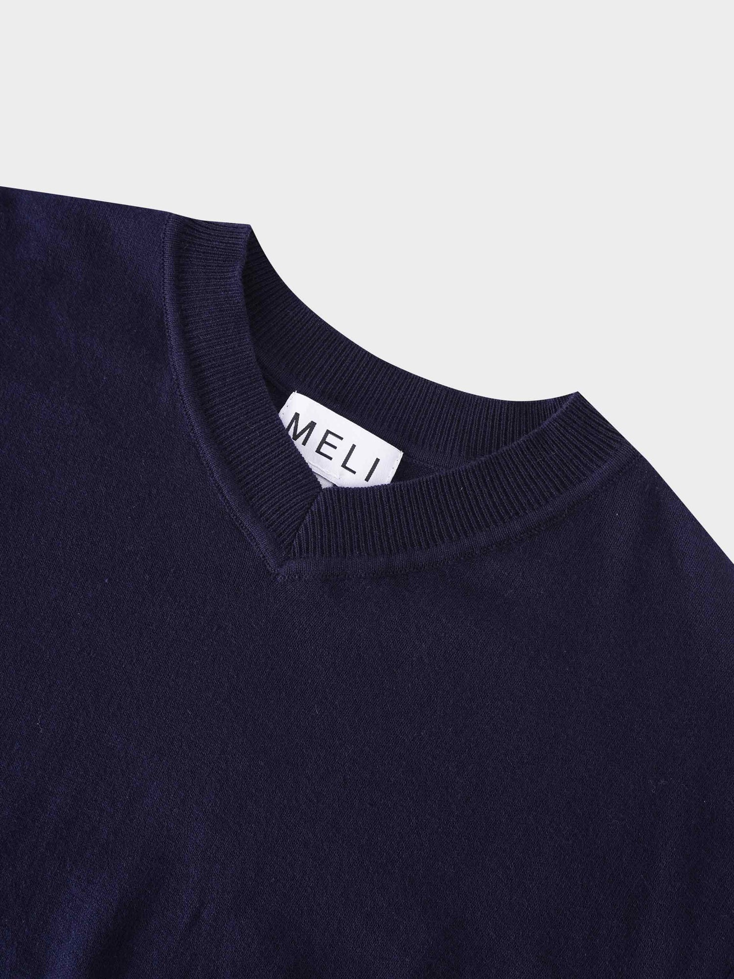 High V Lightweight Sweater-Navy