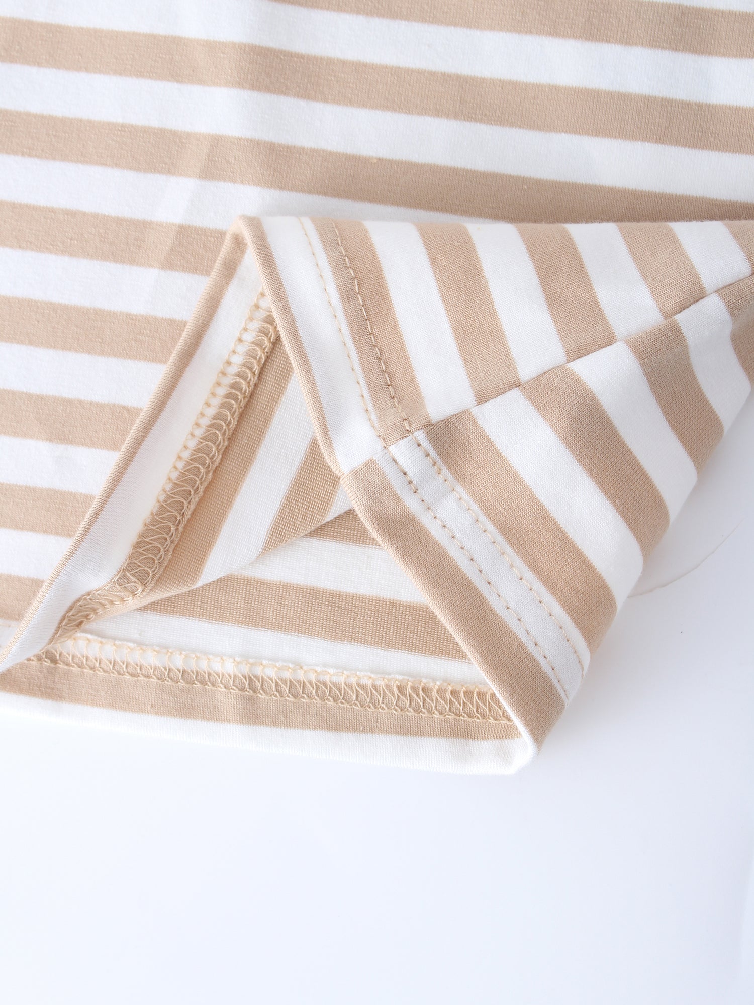 Thin Stripe High V Tee-Tan/White Stripe