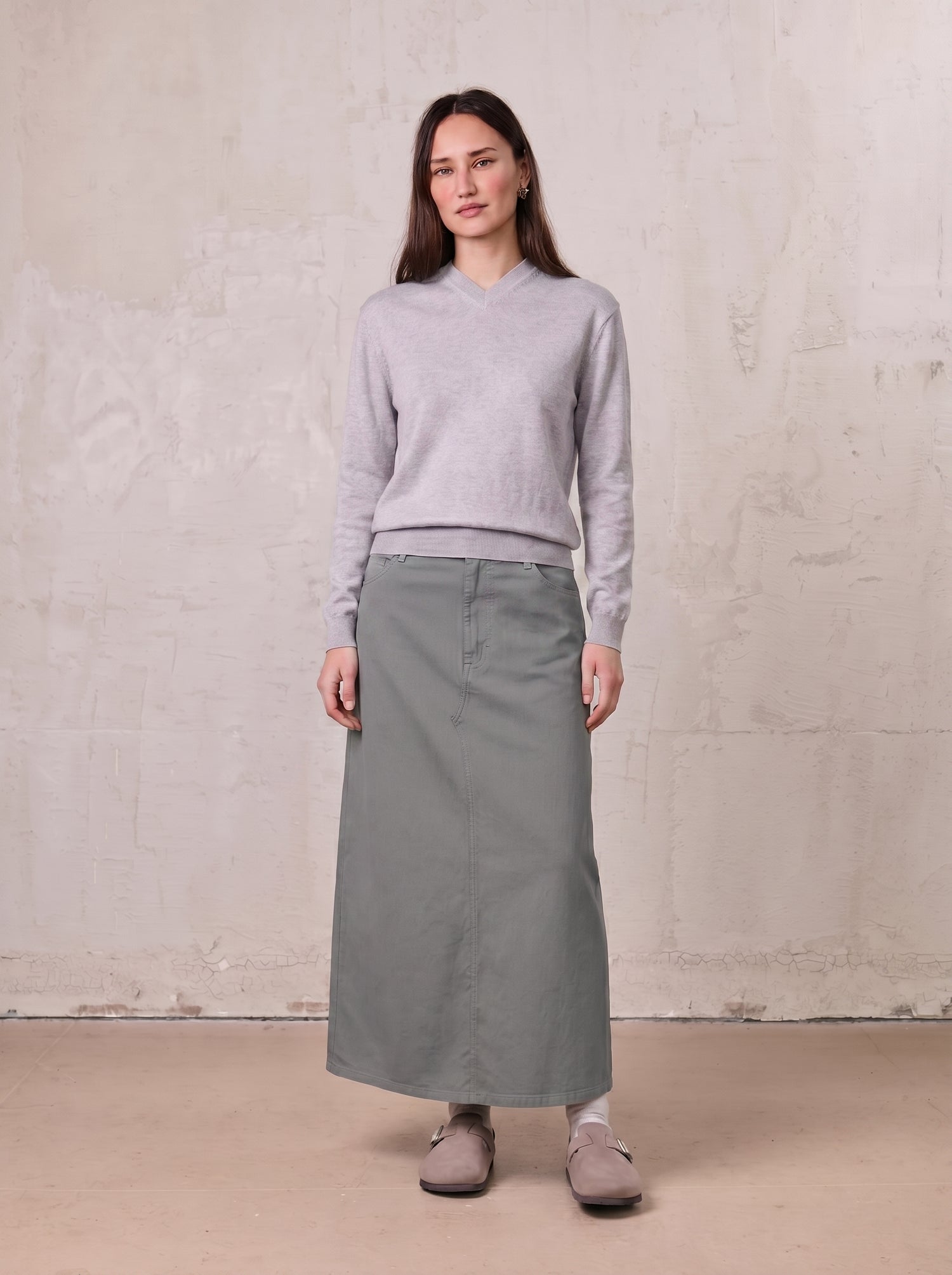 High V Lightweight Sweater-Heathered Grey