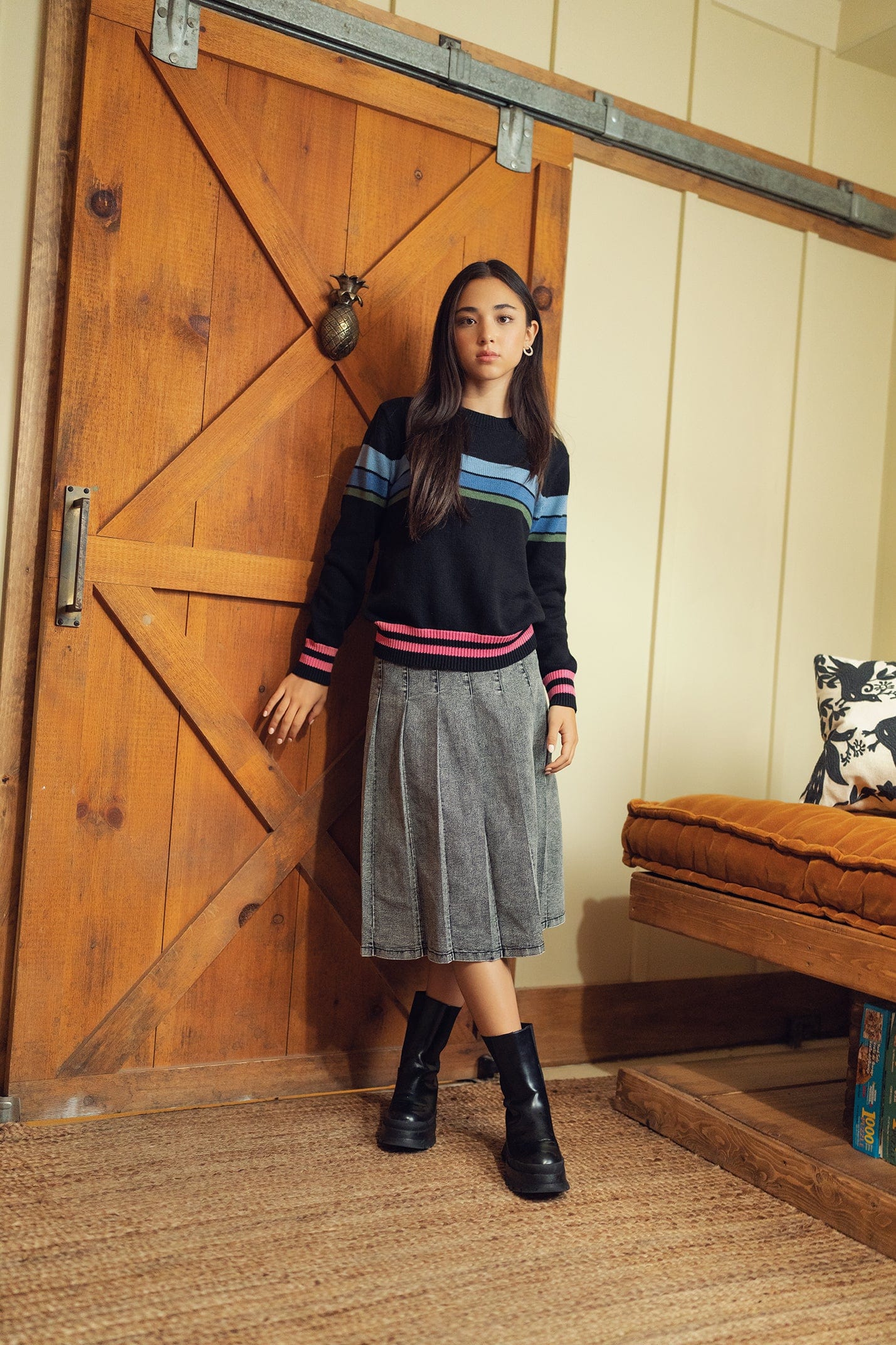 COLORED STRIPE SWEATER-BLACK