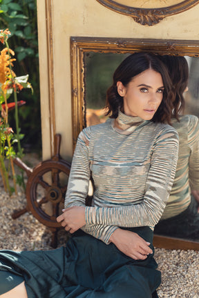 ABSTRACT STRIPE KNIT TURTLENECK-BROWN