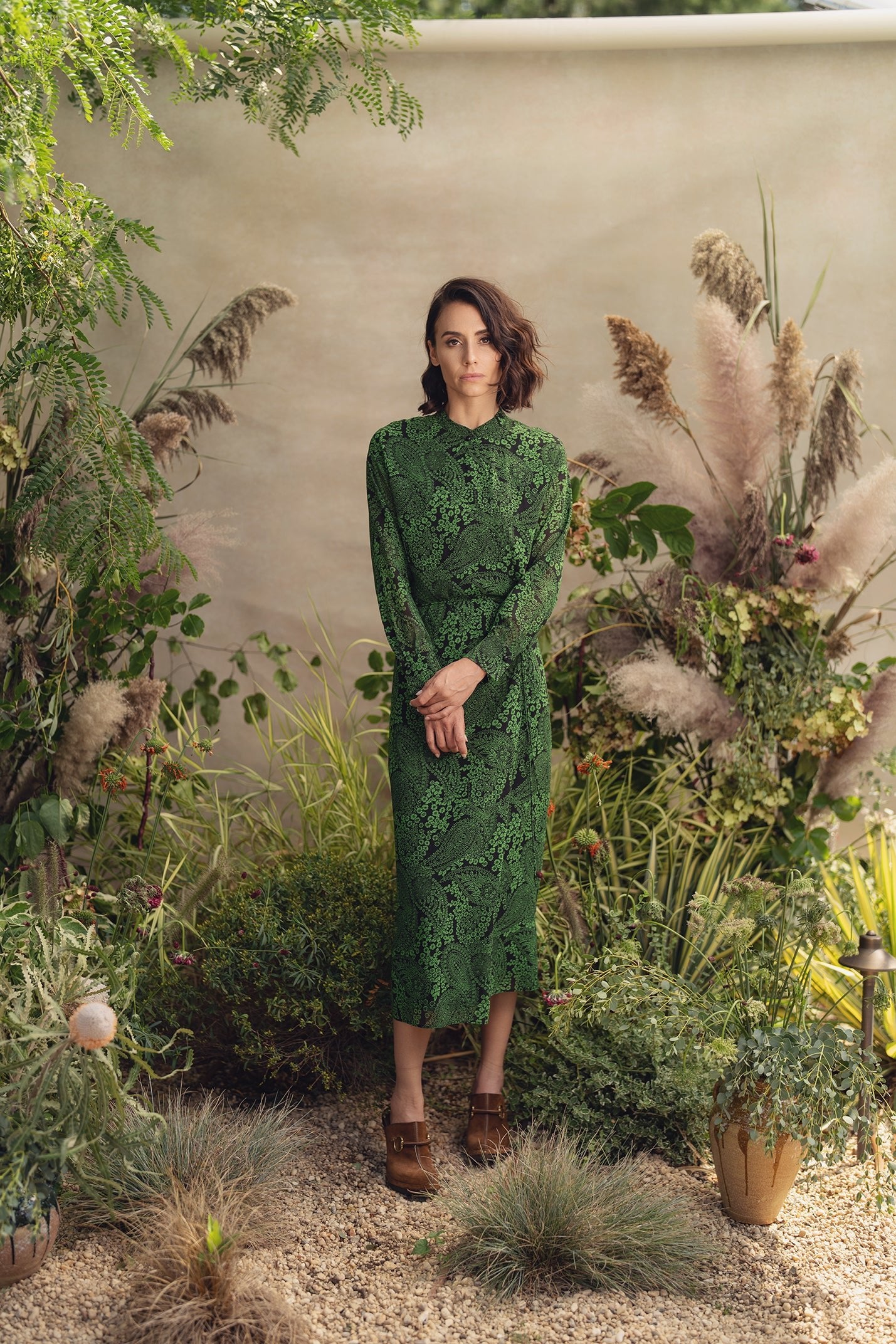 VESTIDO DE SATÉN ENVOLVENTE-VERDE FLORAL