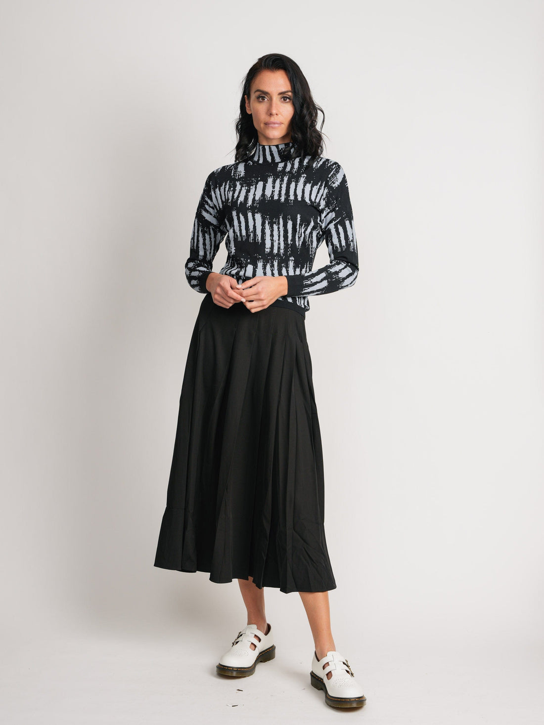 STITCHED DOWN PLEATED SKIRT(SHORT)-BLACK